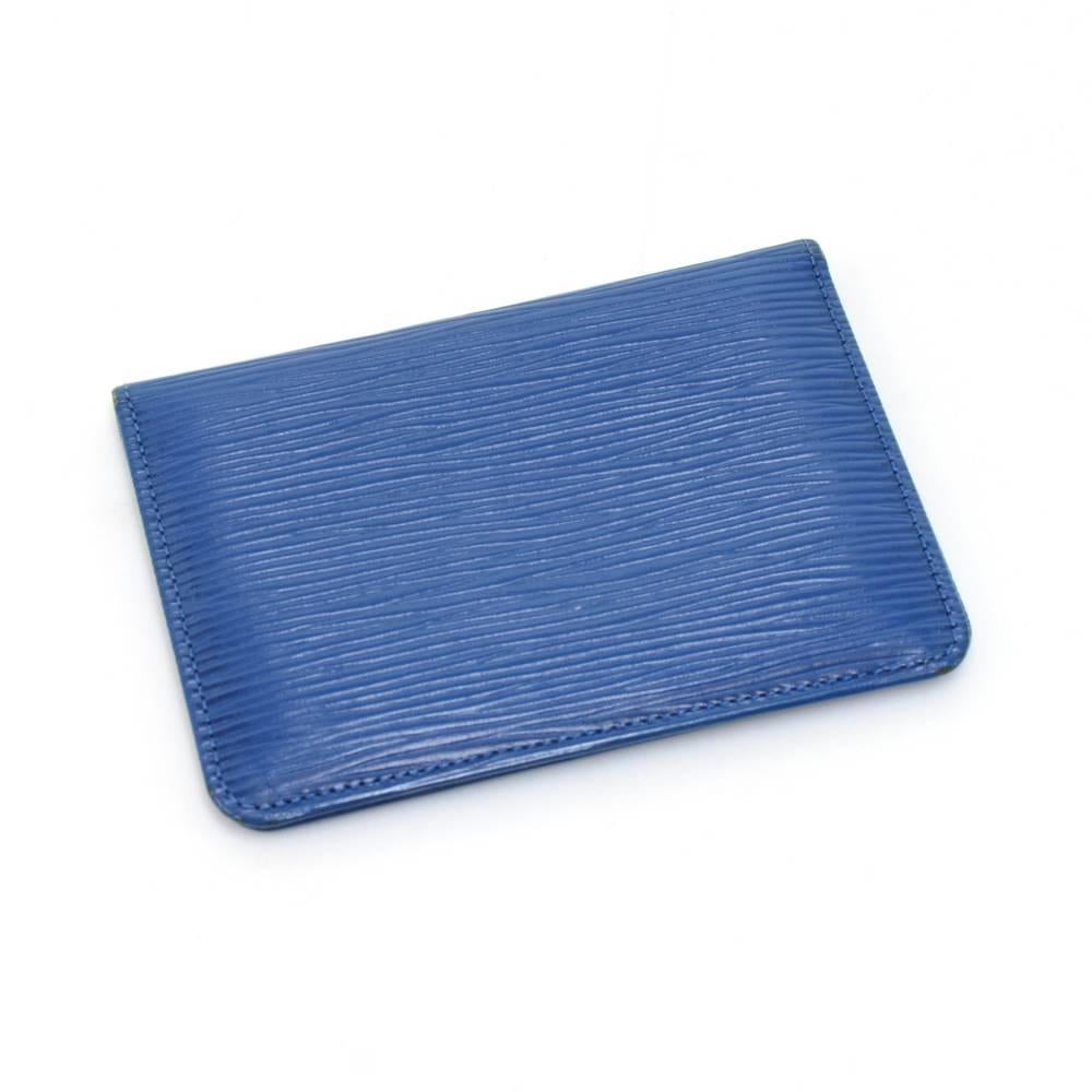 Vintage Louis Vuitton Porte 2 card case in blue epi leather. Inside has two slip pockets with a clear panel for holding credit cards/IDs/train pass. Great for keeping your cards organized. SKU: LO689

Made in: Spain
Serial Number: LO0992
Size: 4.5 x