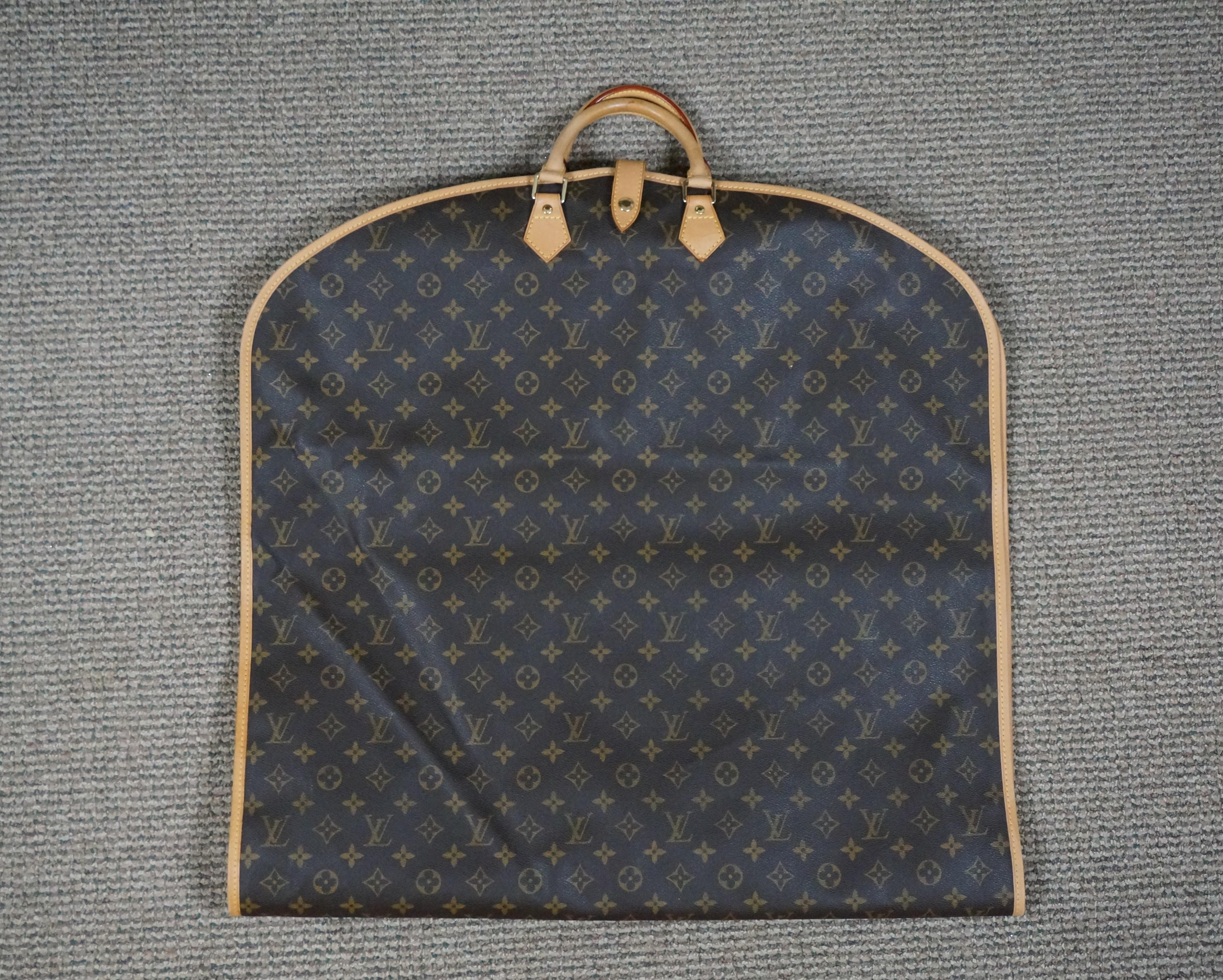 Louis Vuitton Porte Avi LV Monogram Garment Suit Travel Bag Cover & Hangers In Good Condition In Dayton, OH