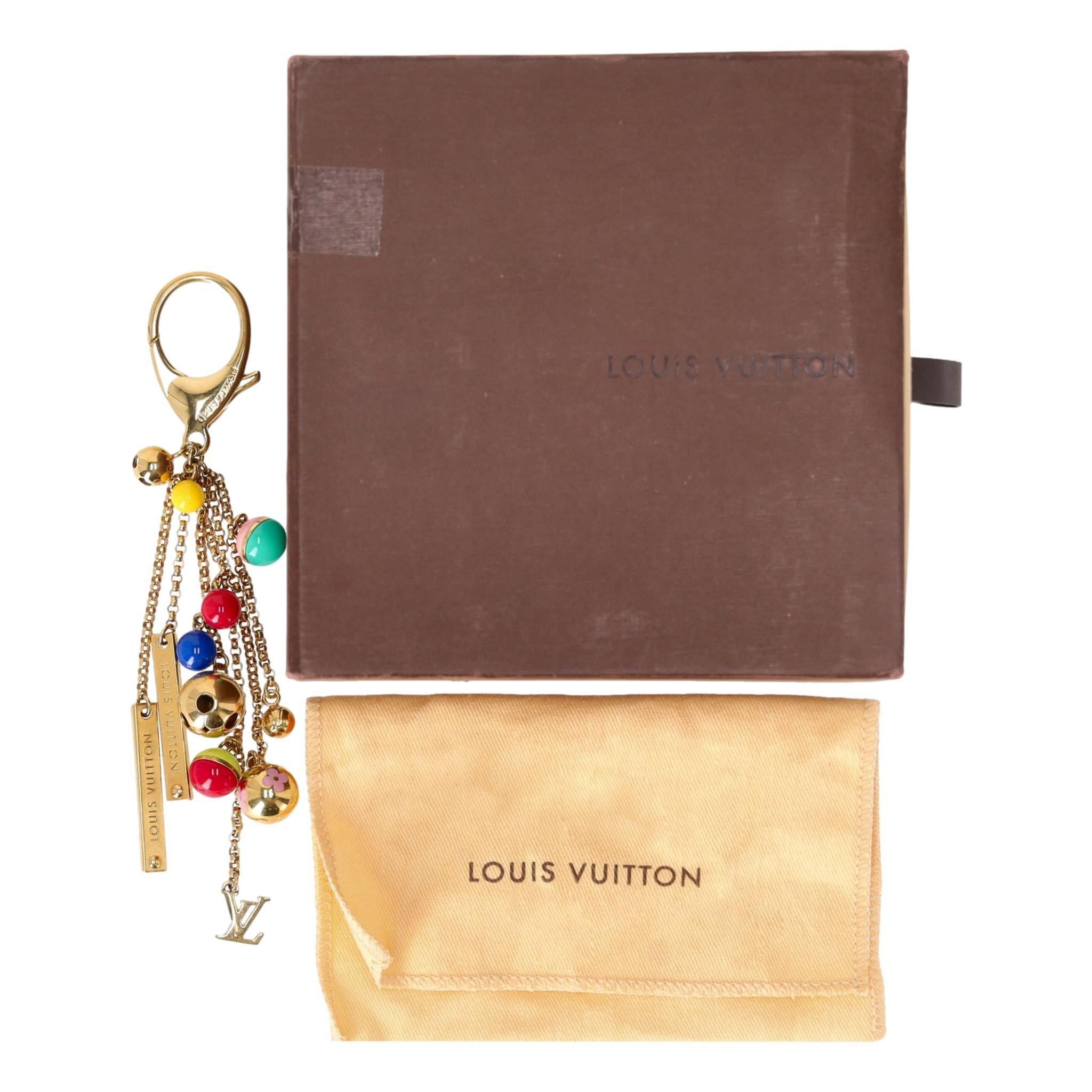 Louis Vuitton Porte Cles Grelot Bag Charm

Gold bag charm/key ring with multicoloured enamel balls and multiple 'LV' signature and 'Louis Vuitton' engraved gold ornaments.

Detailed with lobster claw closure. Rrp Approx. £340

Size – One