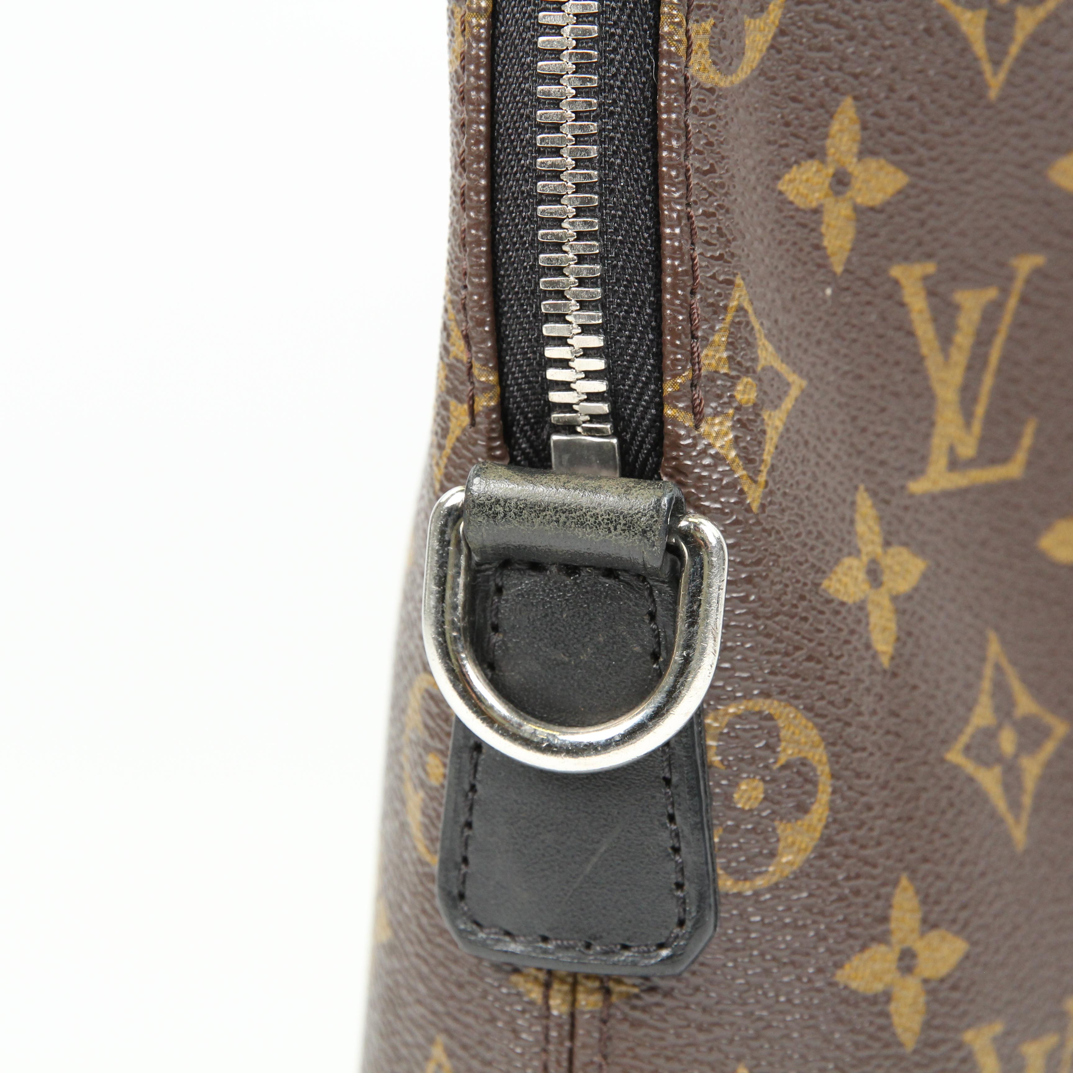 Louis Vuitton Porte Documents Jour leather bag For Sale 12