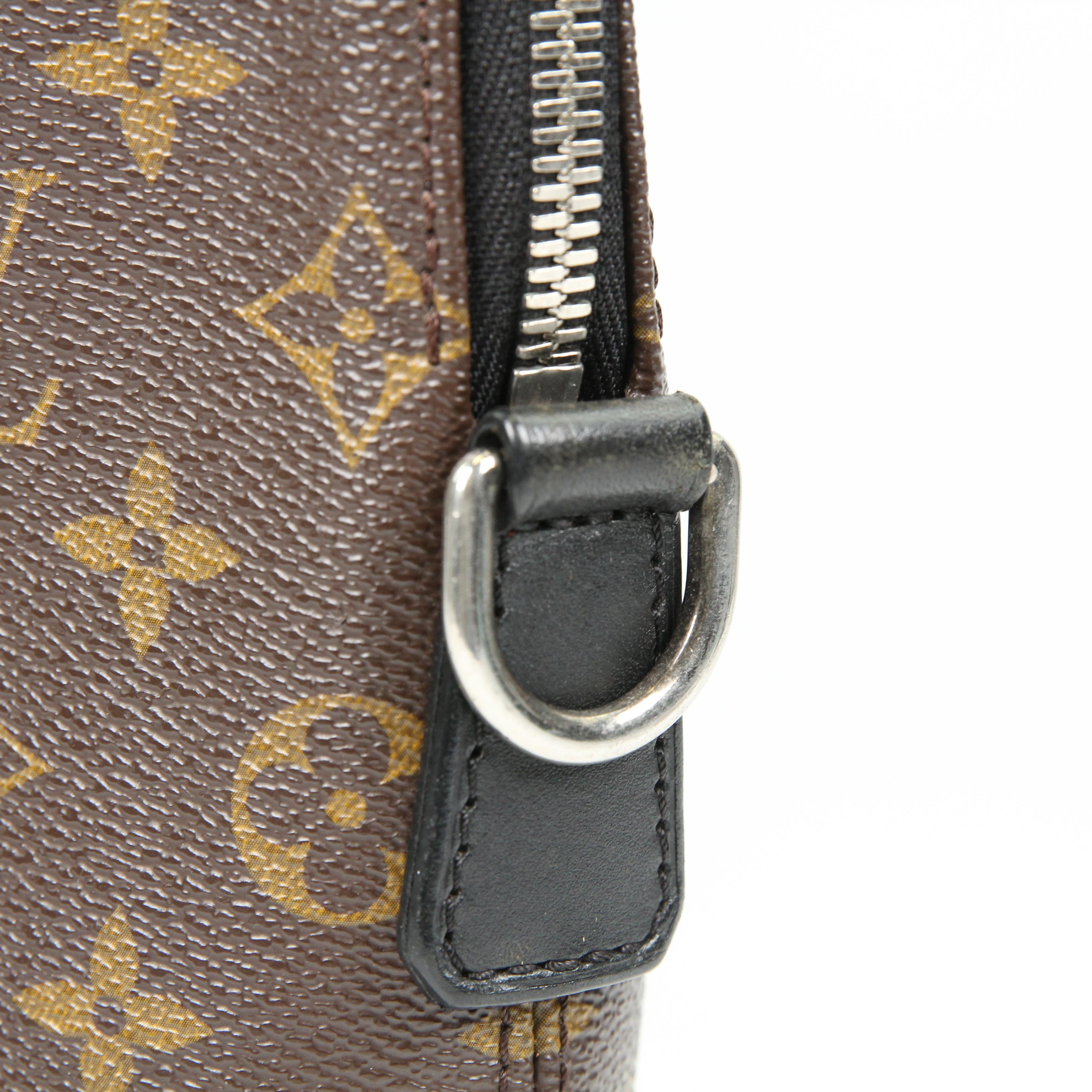 Louis Vuitton Porte Documents Jour leather bag For Sale 13