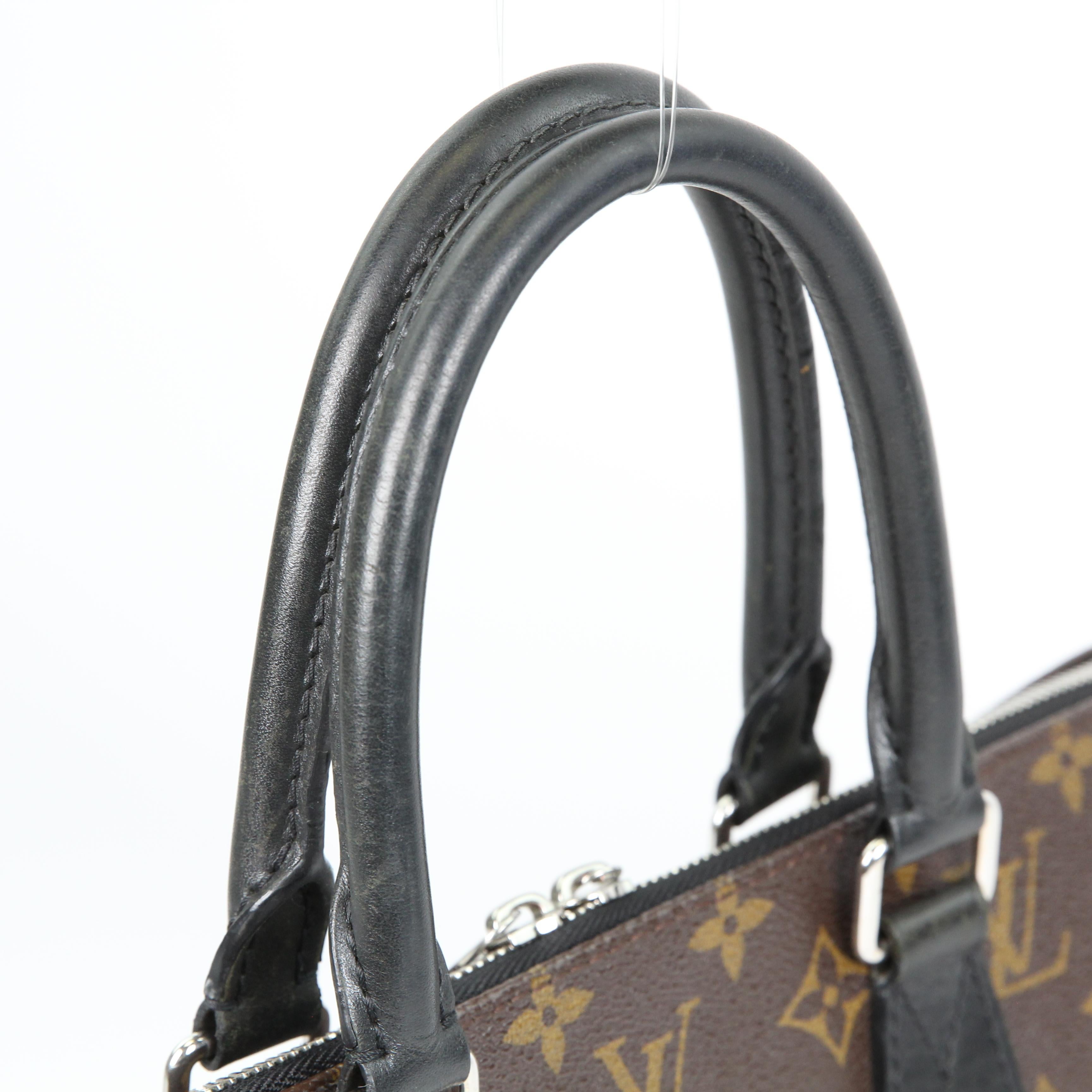 Louis Vuitton Porte Documents Jour leather bag For Sale 16