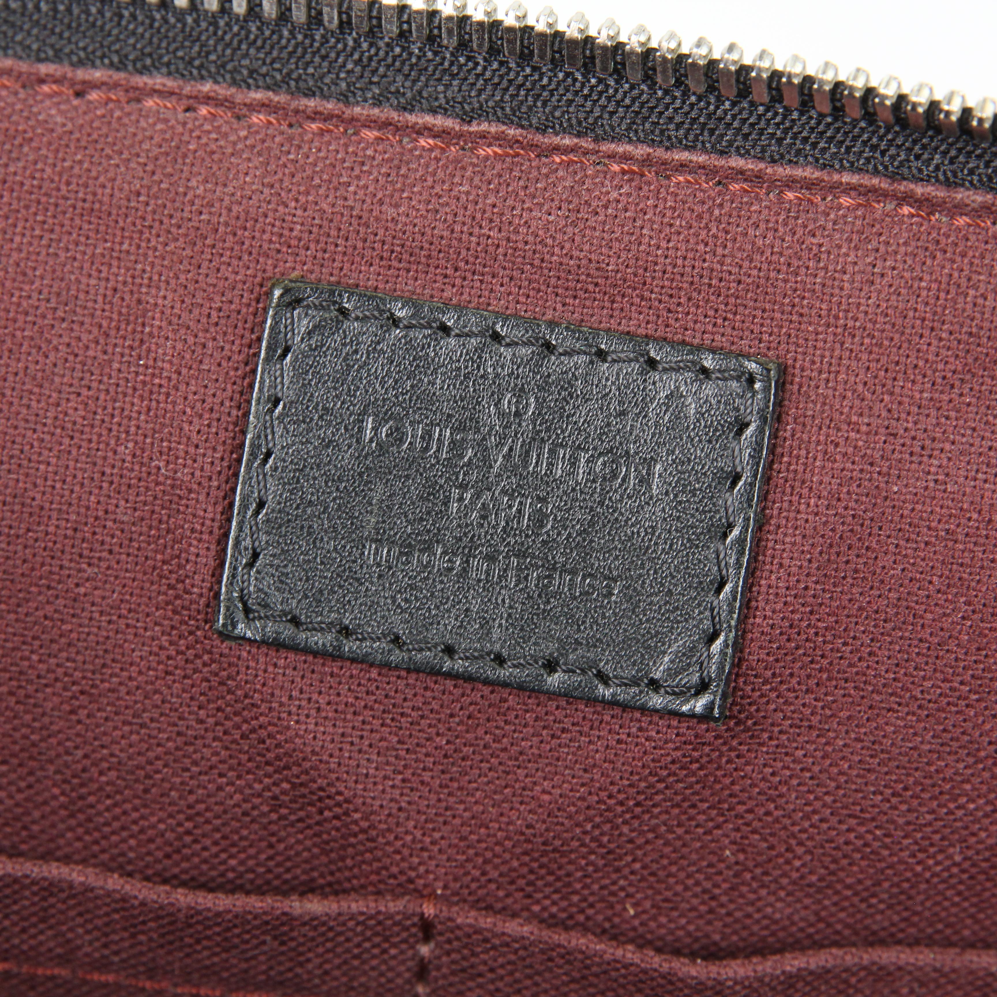 Louis Vuitton Porte Documents Jour leather bag In Good Condition For Sale In Rīga, LV