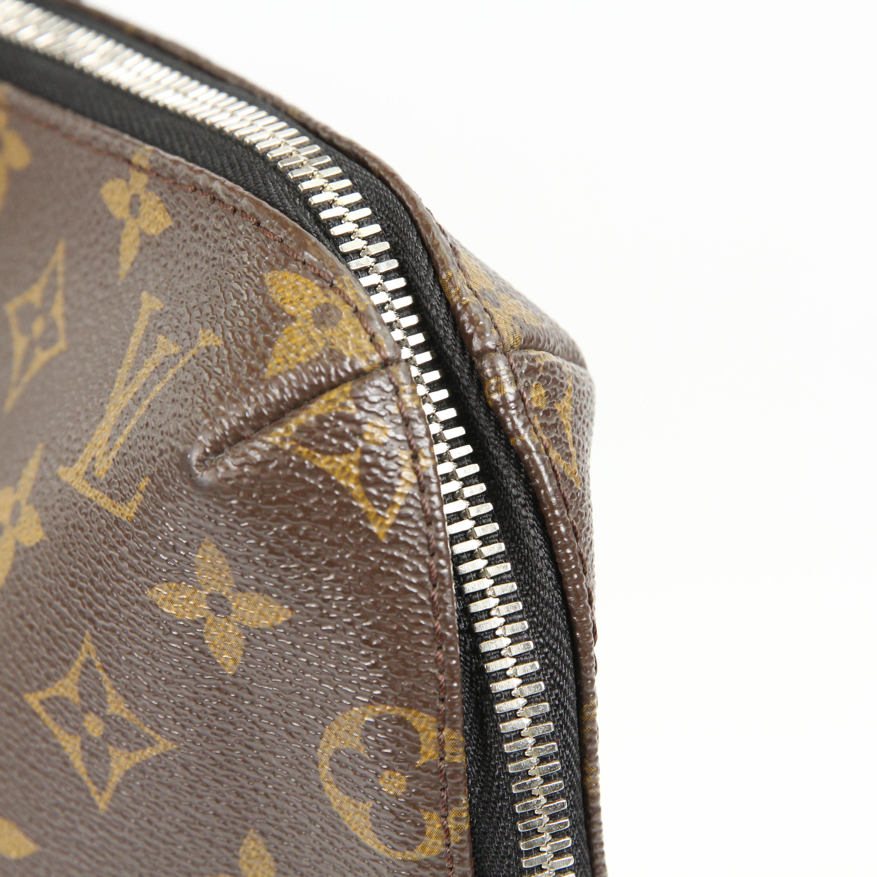 Louis Vuitton Porte Documents Jour leather bag For Sale 4