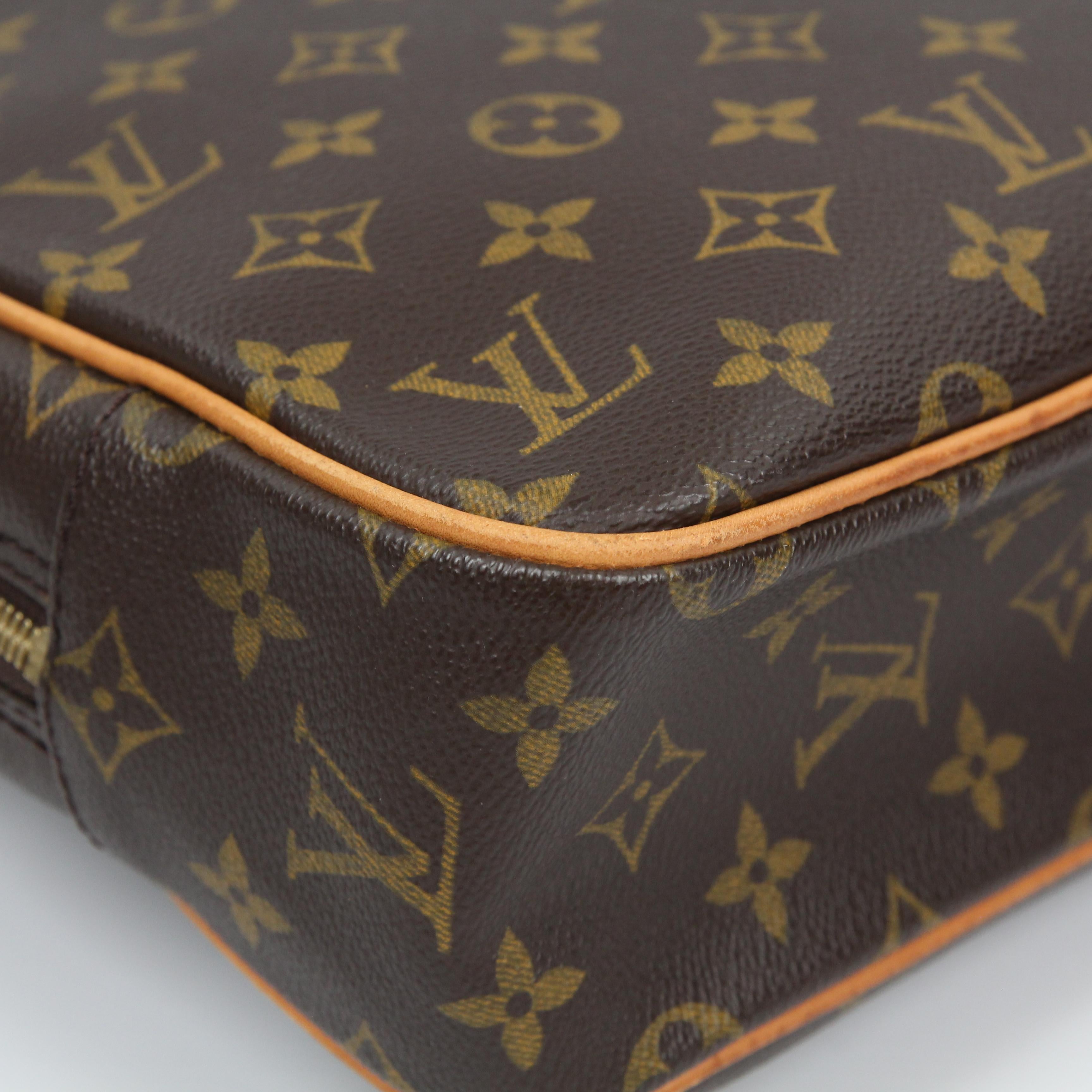 Women's or Men's Louis Vuitton  Porte Documents Pegase Soft Briefcase For Sale