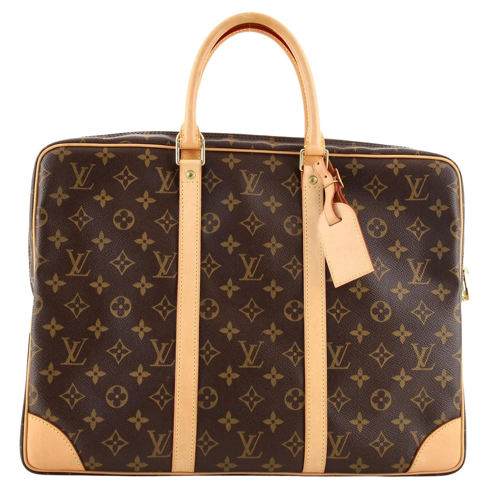 Well suited. Vintage Louis Vuitton Porte-Documents with a modern