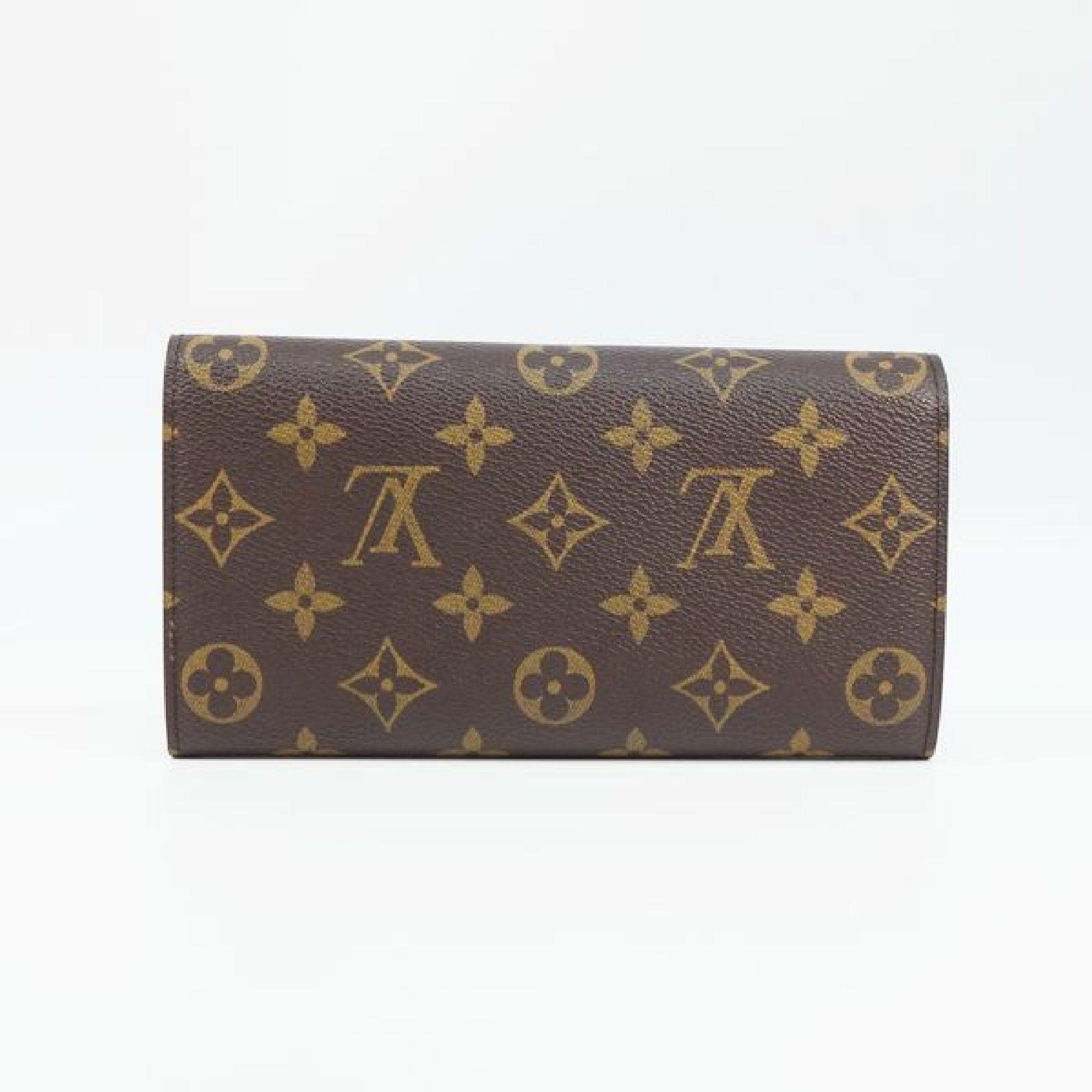 An authentic LOUIS VUITTON portofeuilles Sarah Womens long wallet M61725 The outside material is Monogram canvas. The pattern is portofeuilles Sarah. This item is Contemporary. The year of manufacture would be 2004.
Rank
A Good Condition
Used goods