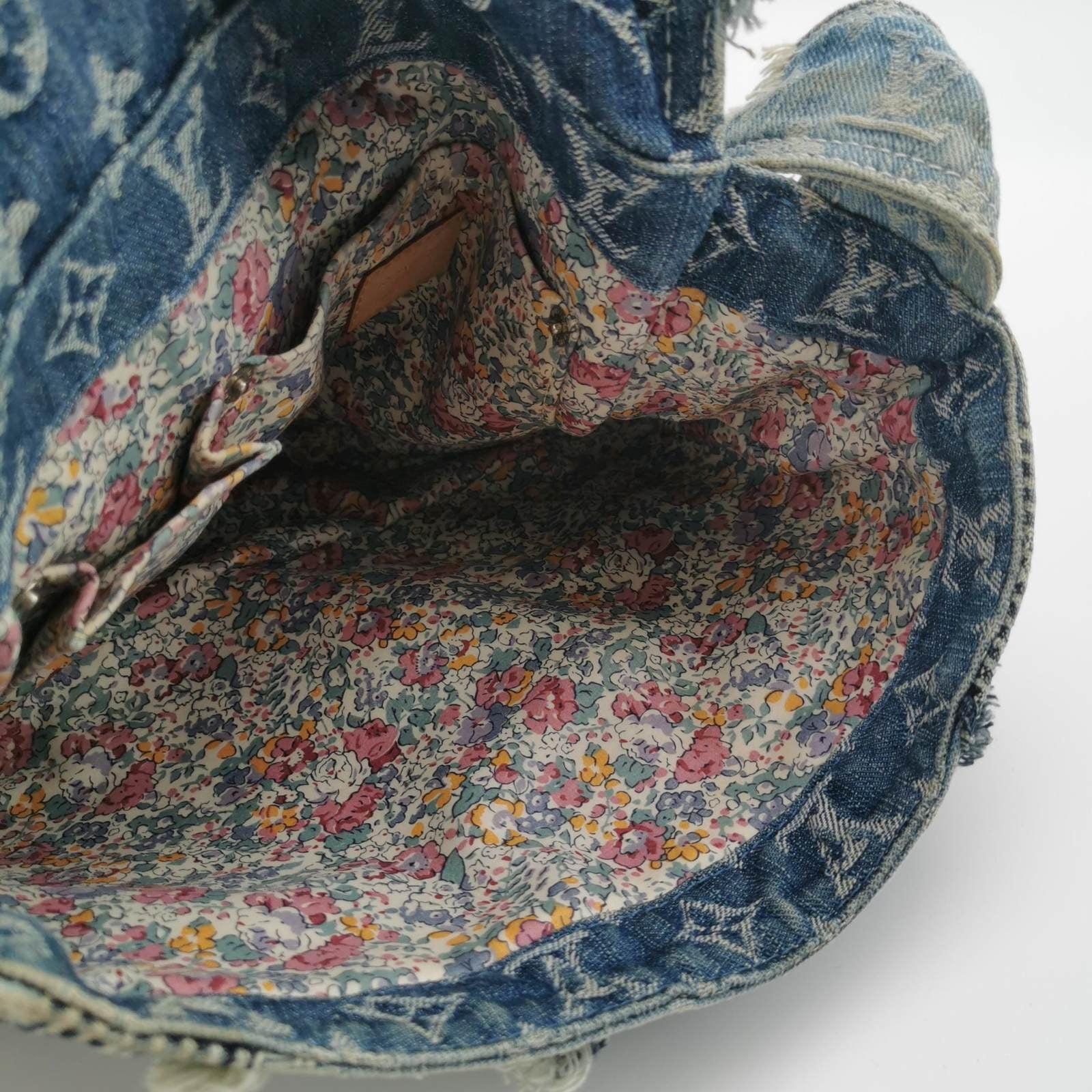Louis Vuitton Postie Patchwork Monogramm Denim Blau Messenger Bag aus Denim im Zustand „Gut“ in AUBERVILLIERS, FR