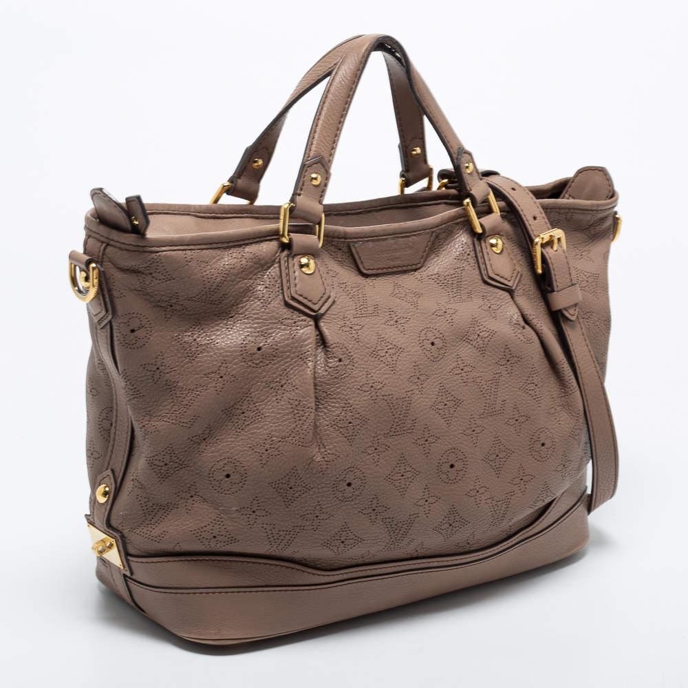 Louis Vuitton Poudre Mahina Leather Stellar PM Bag In Good Condition For Sale In Dubai, Al Qouz 2