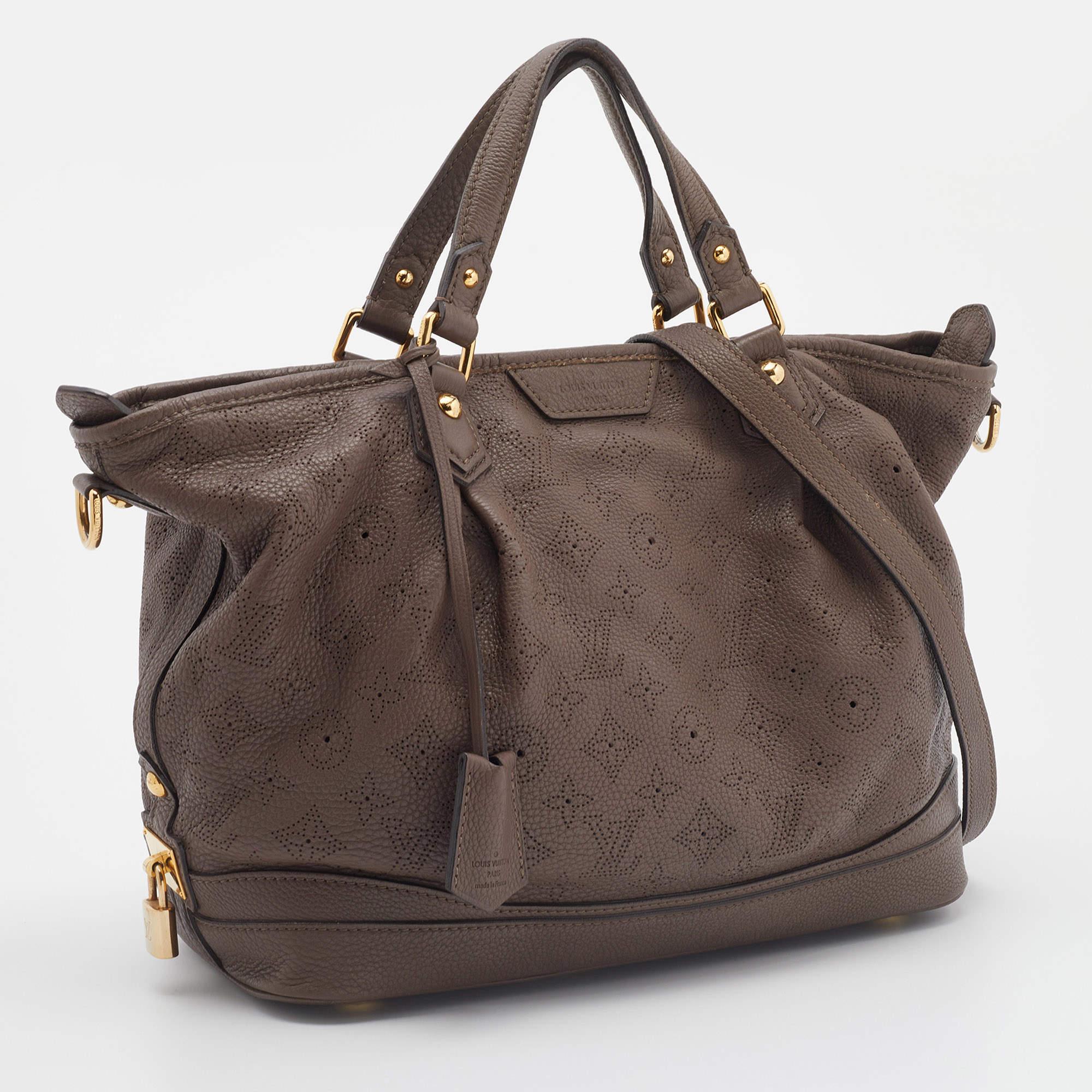 Women's Louis Vuitton Poudre Mahina Leather Stellar PM Bag For Sale