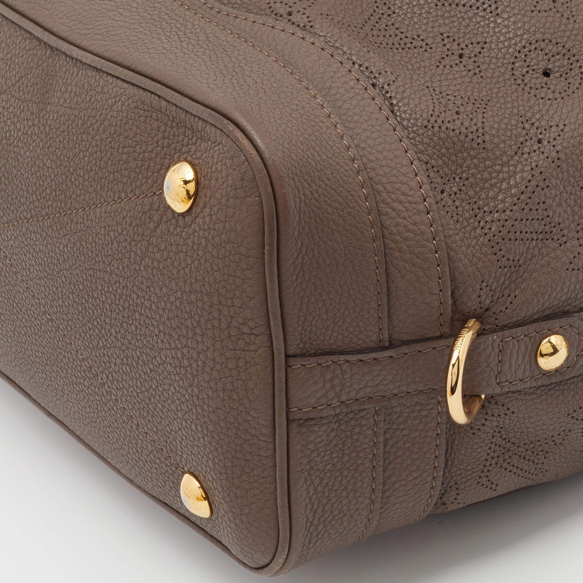 Louis Vuitton Poudre Mahina Leather Stellar PM Bag For Sale 3