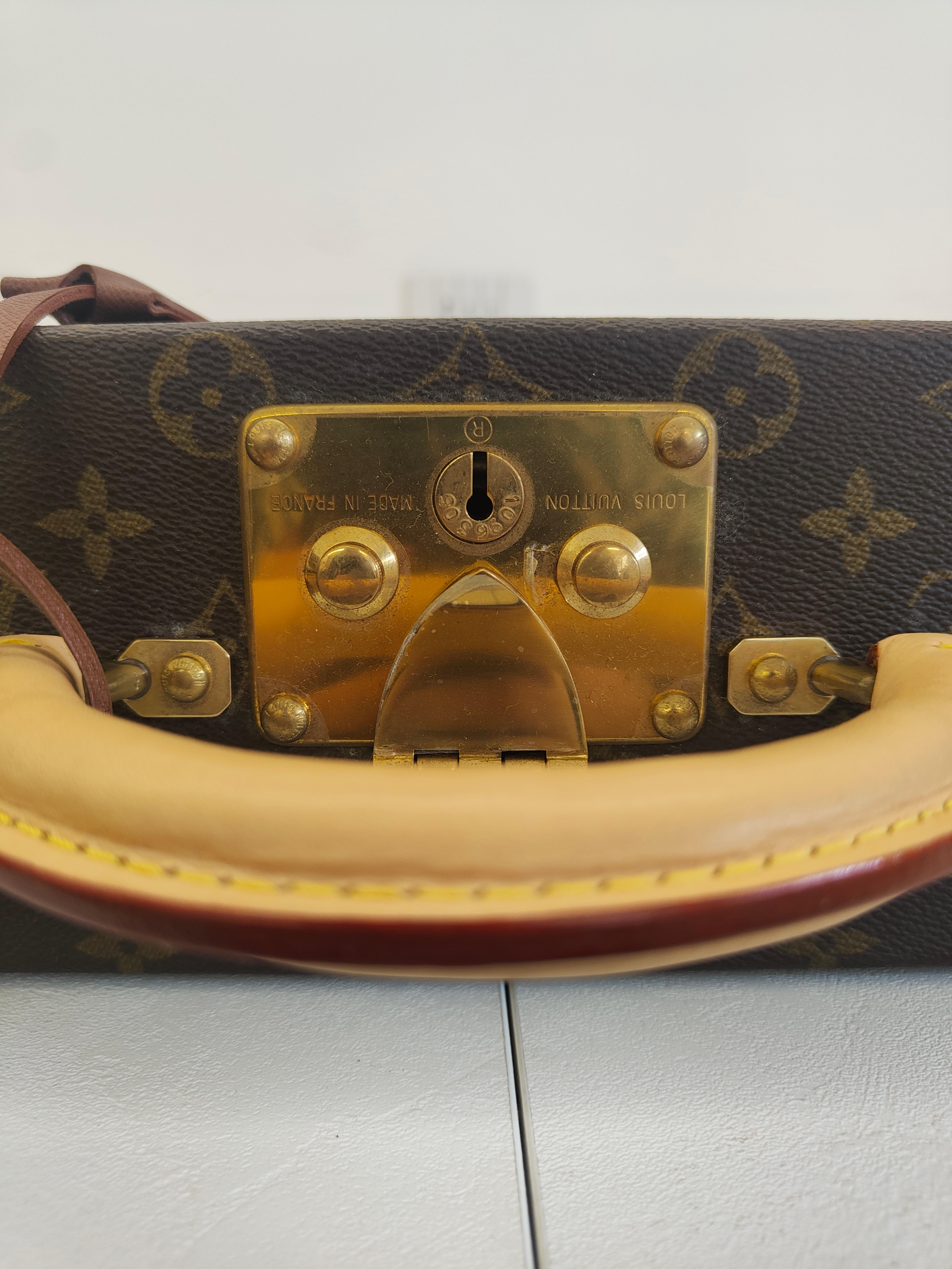 Louis Vuitton President Briefcase Unisexe en vente