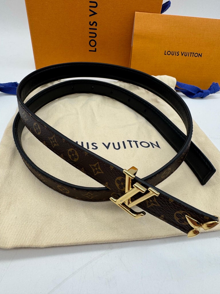 Louis Vuitton Pretty LV 20mm Reversible Belt Black 80 cm For  display picture 1