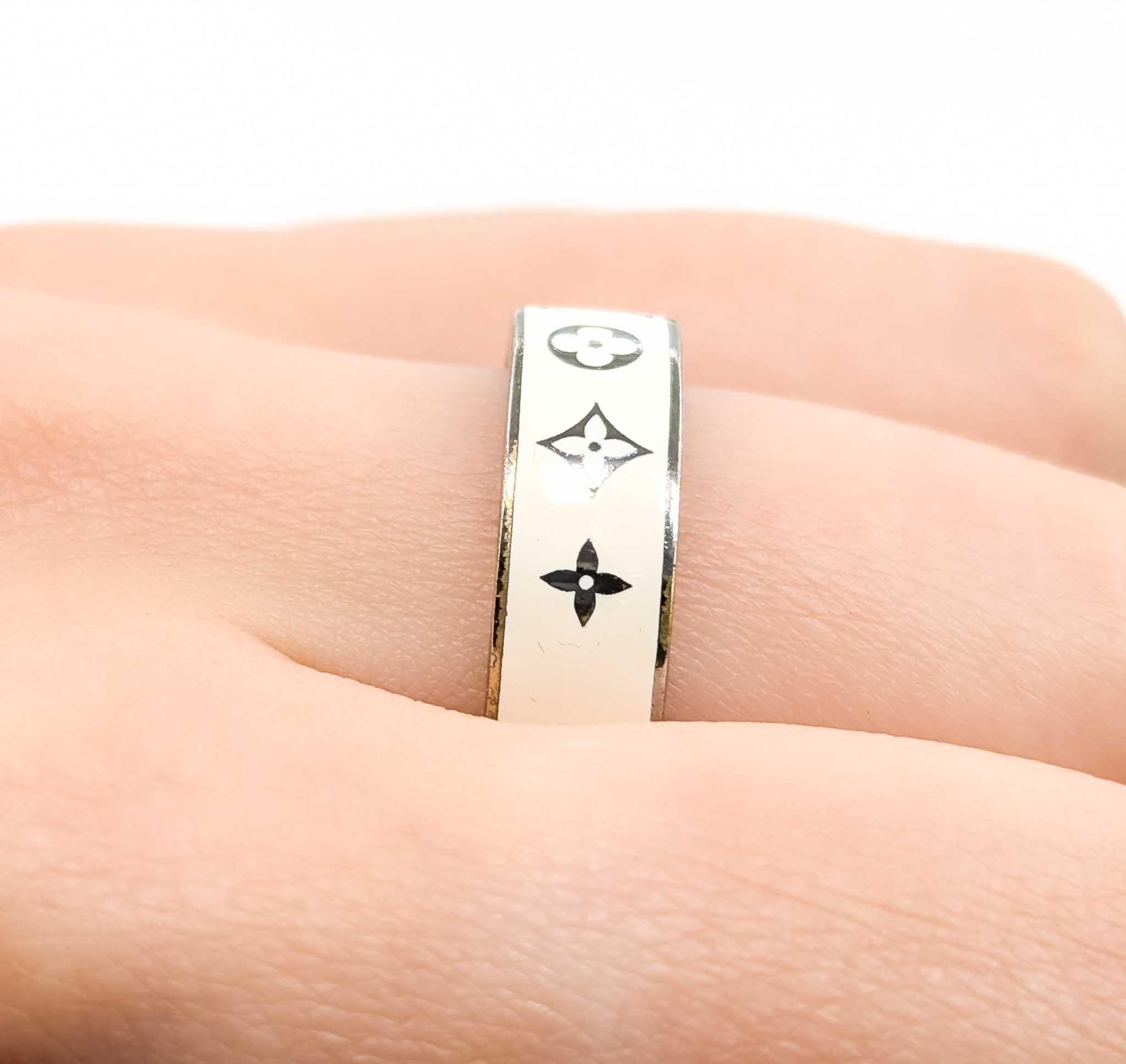 Louis Vuitton Prima Donna Monogram Ring In Excellent Condition For Sale In Bloomington, MN