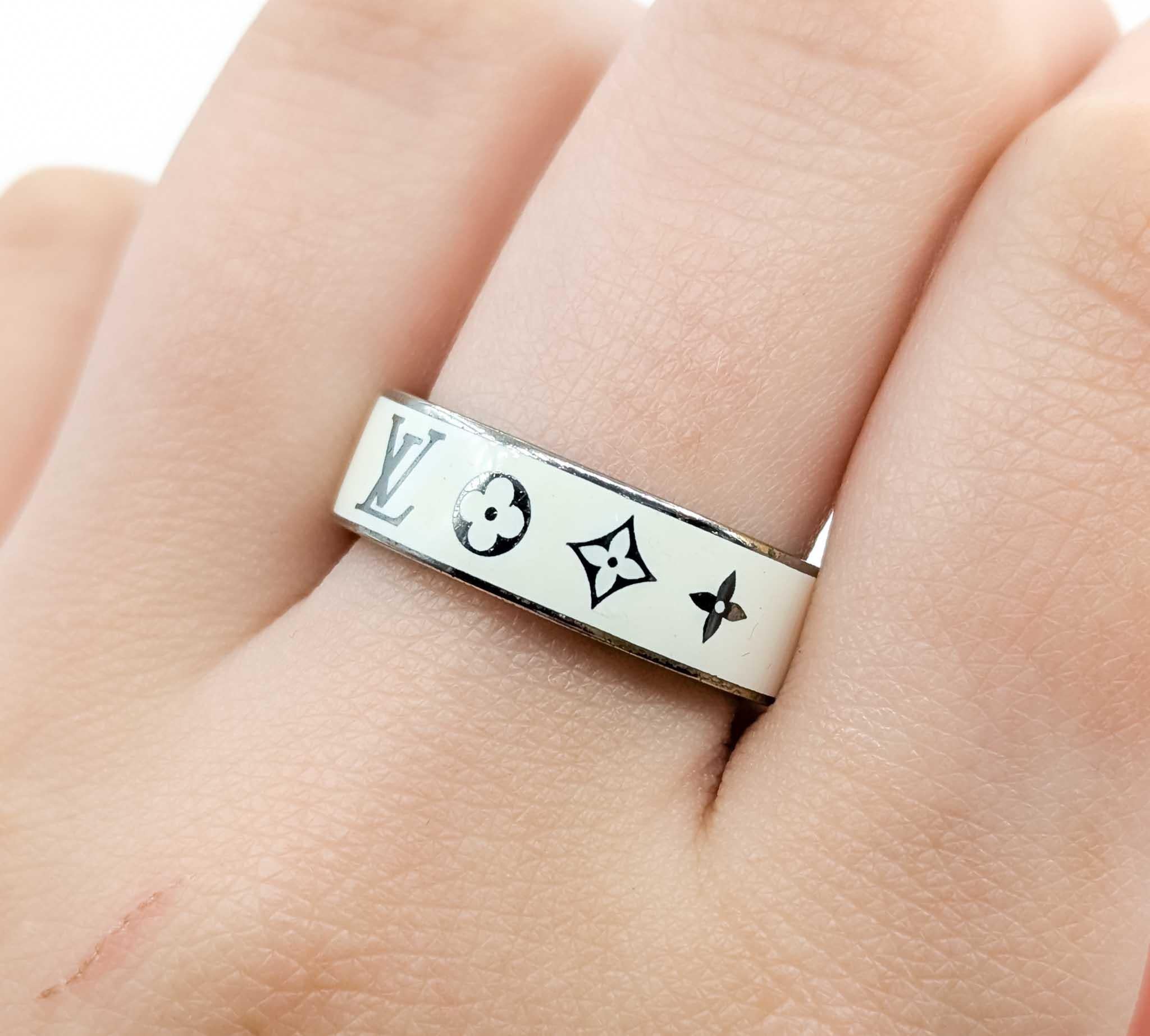 Women's or Men's Louis Vuitton Prima Donna Monogram Ring For Sale