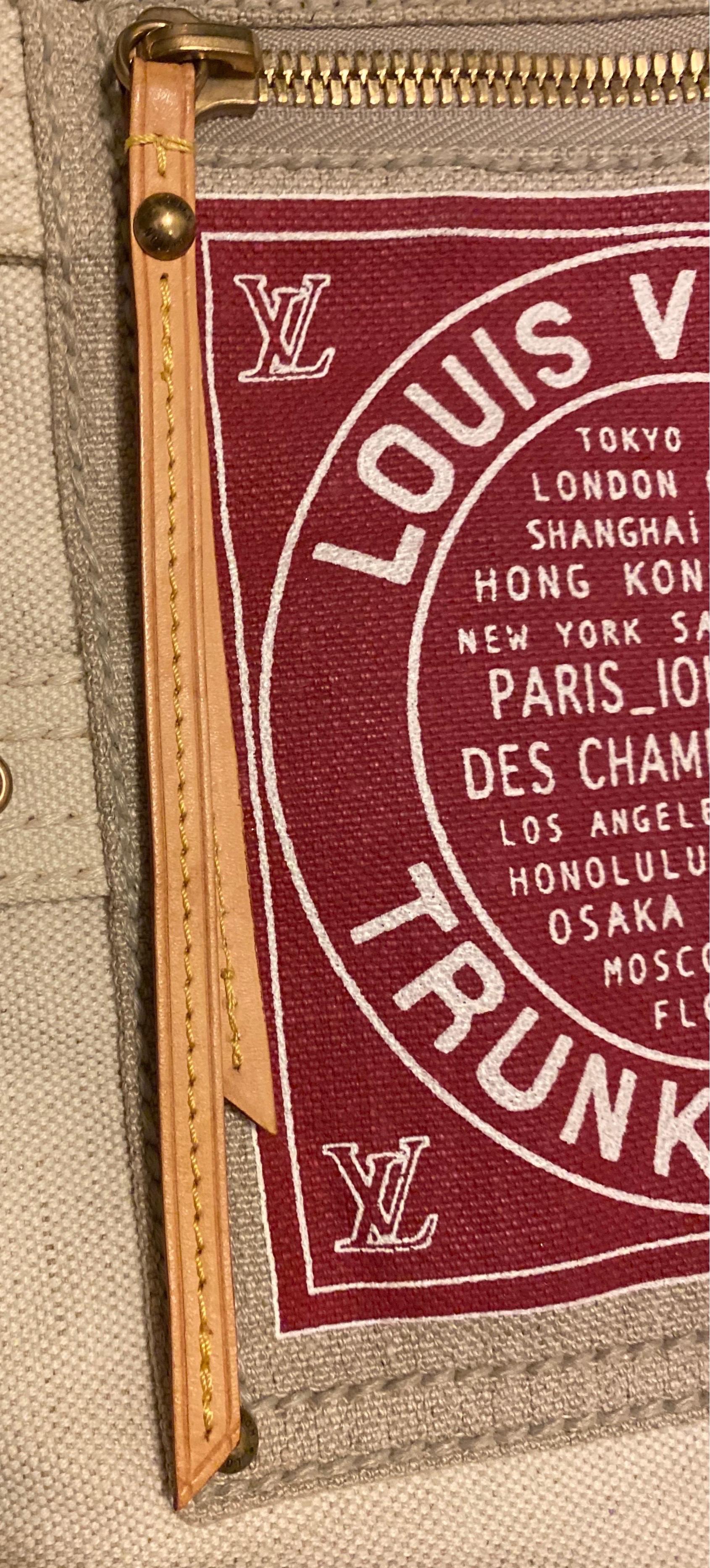 Louis Vuitton Printed Canvas Travel Tote Shopping Shoulder Bag In Excellent Condition In Switzerland, CH