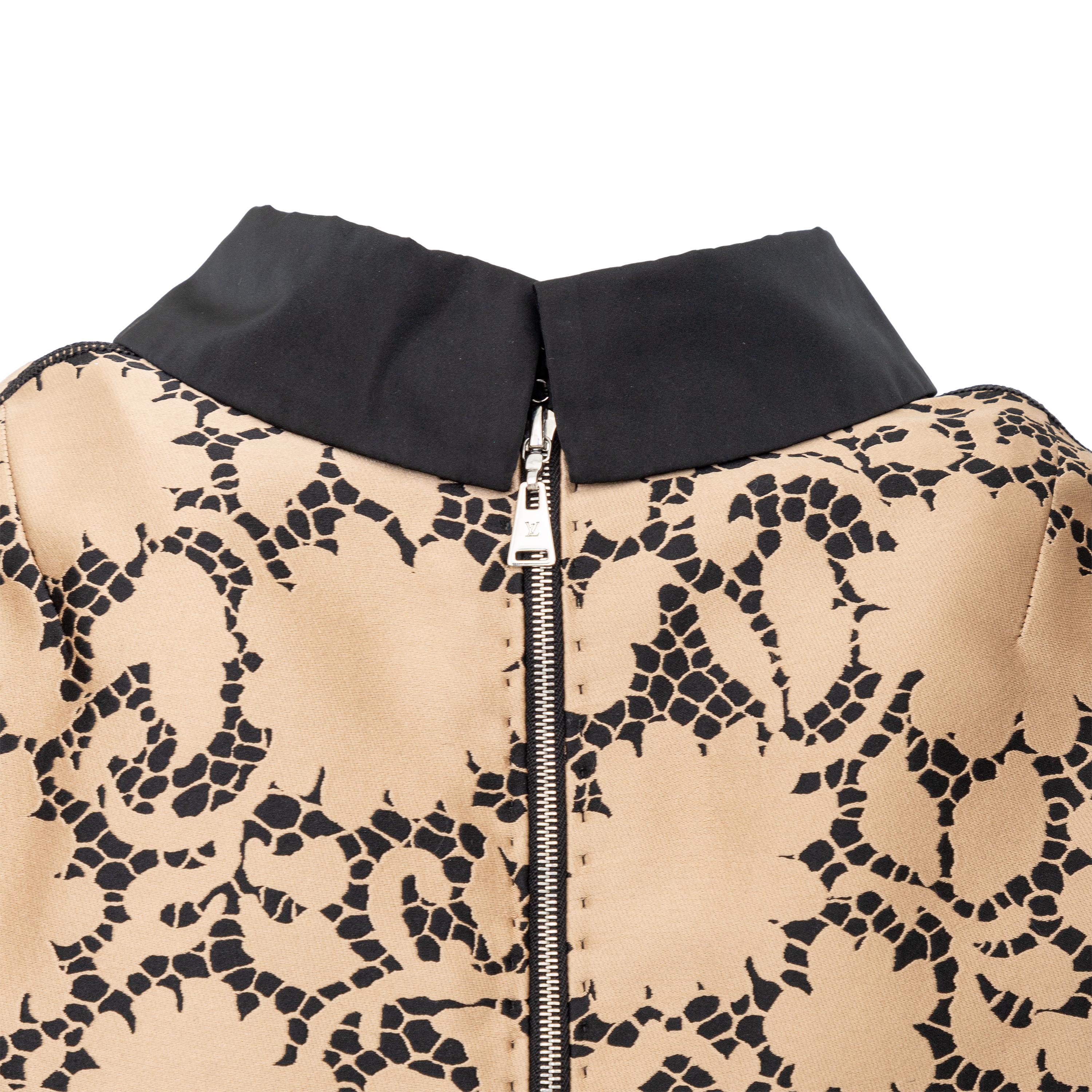 Louis Vuitton Printed Top with Collar - '10s For Sale 8