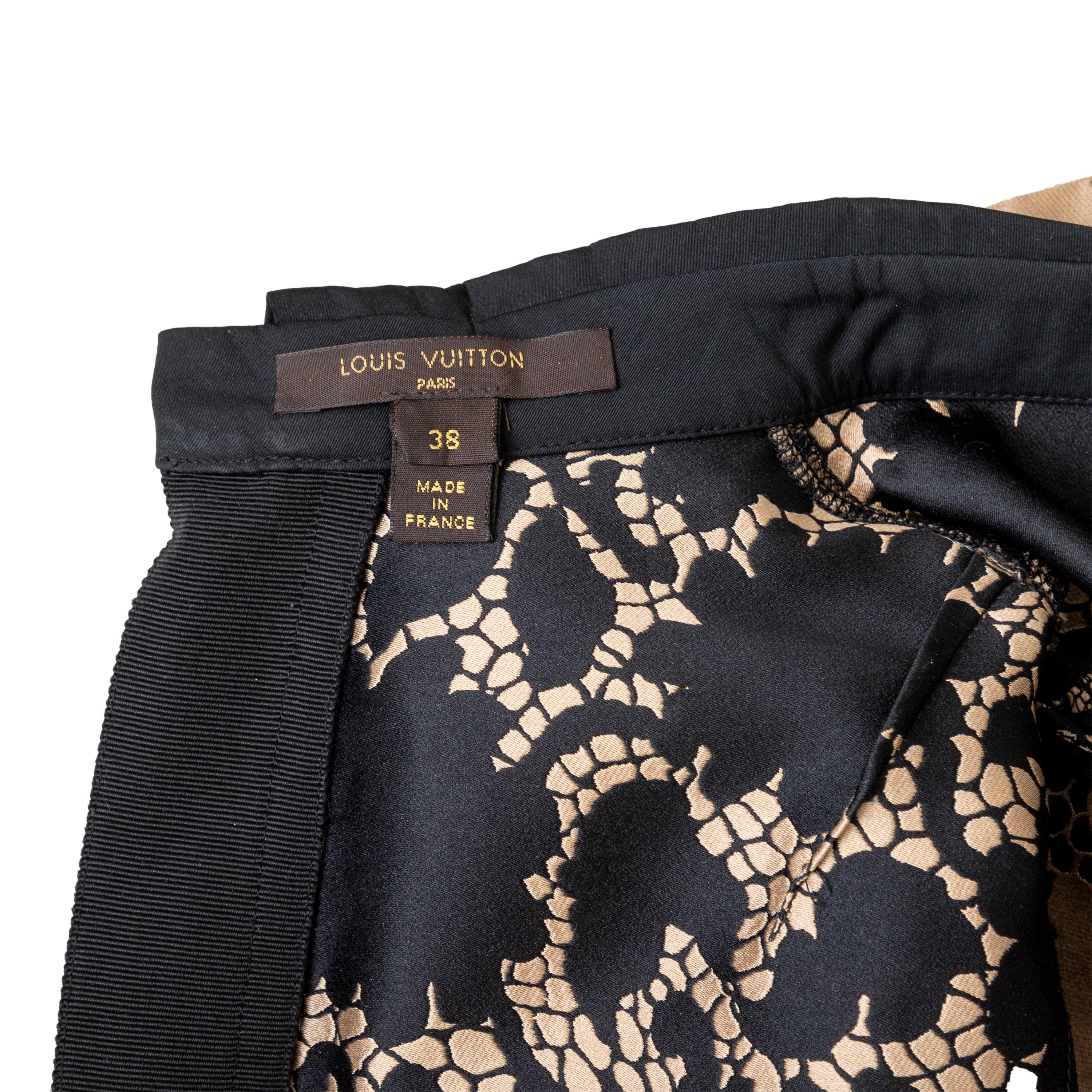 Louis Vuitton Printed Top with Collar - '10s For Sale 13