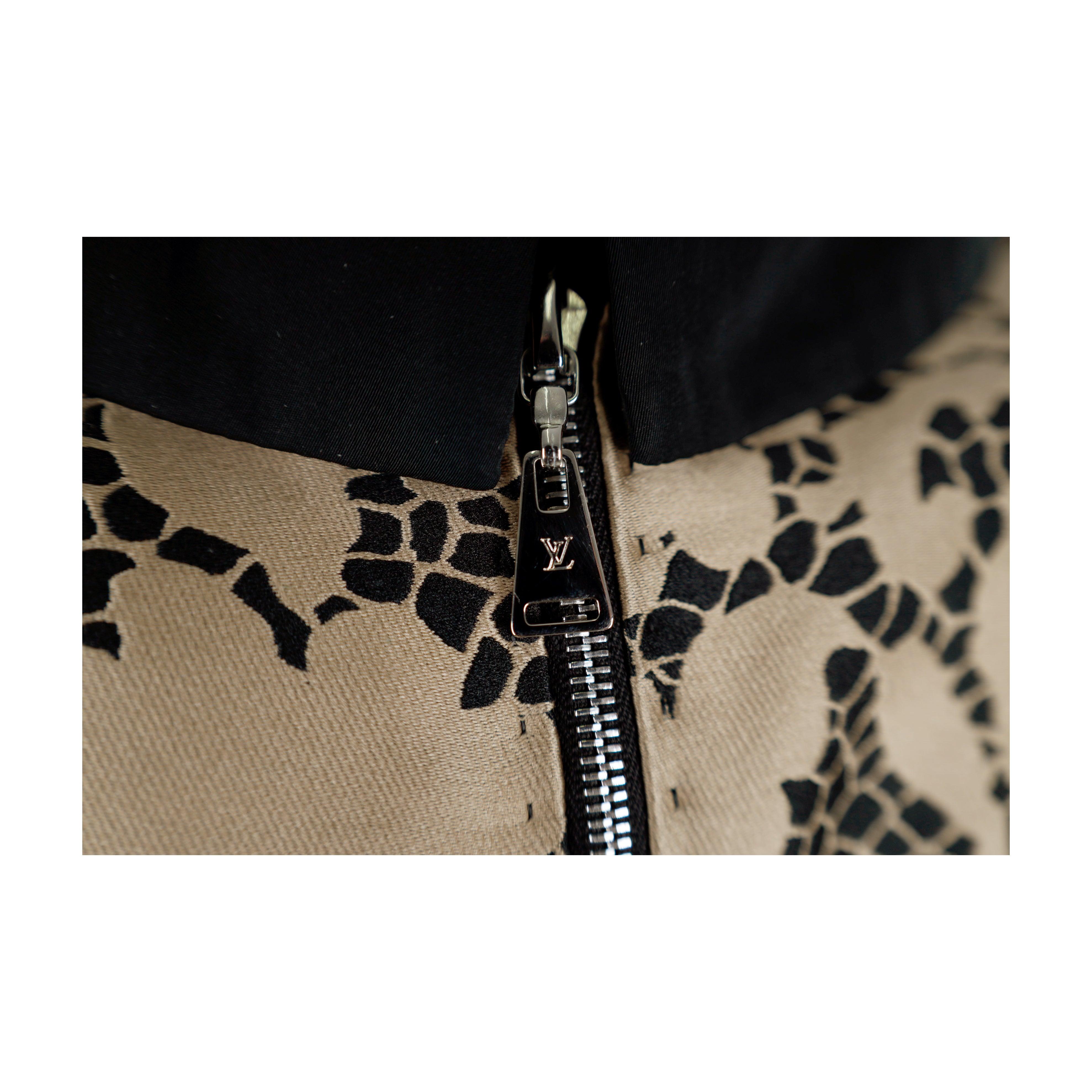 Women's Louis Vuitton Printed Top with Collar - '10s For Sale