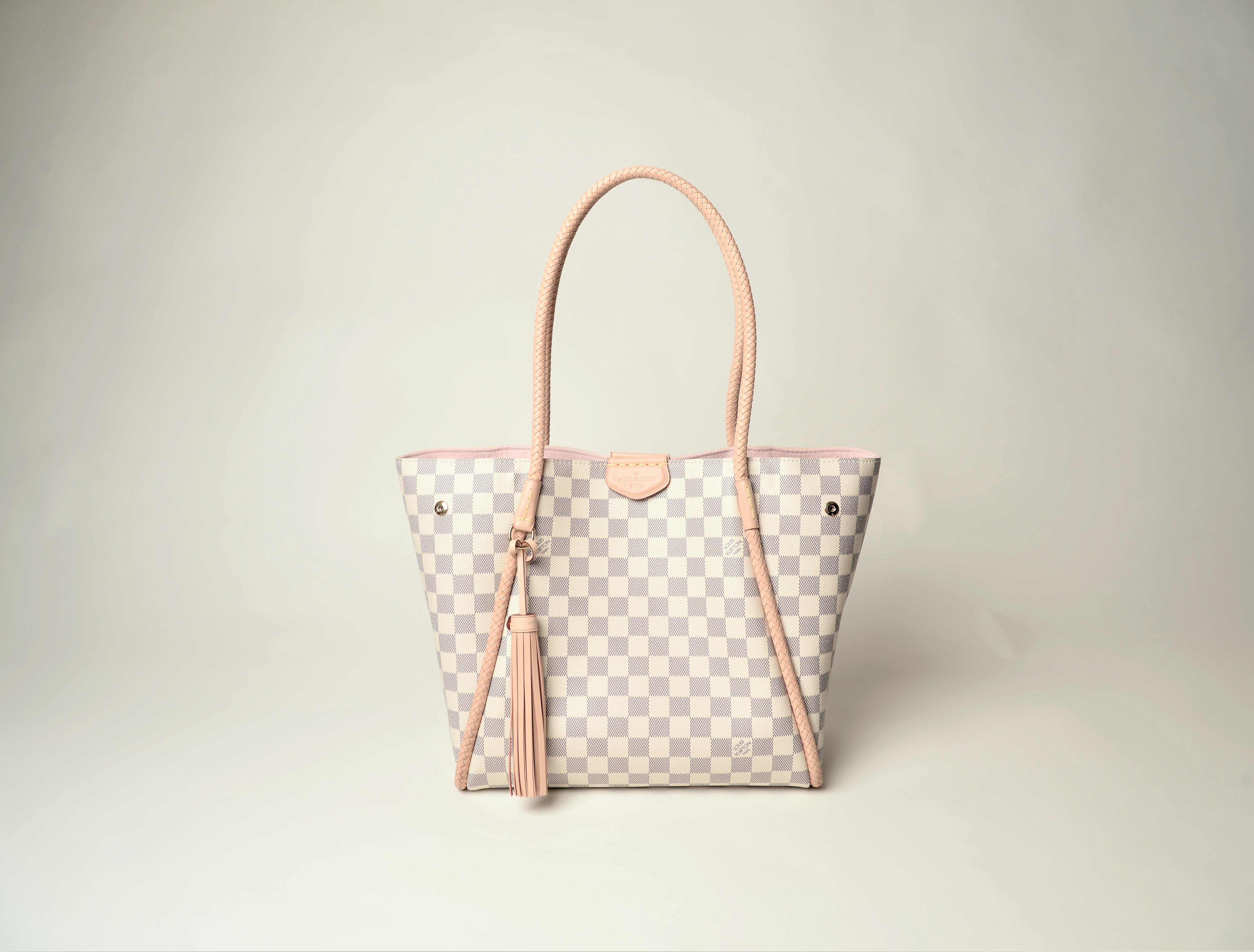 From the collection of SAVINETI we offer this Louis Vuitton Propriano Bag:
-	Brand: Louis Vuitton
-	Model: Propriano Damier Azur
-	Year: 2019
-	Code: TJ4169
-	Condition: Good (small signs of wear at 2 corners, overall very nice condition; inside is