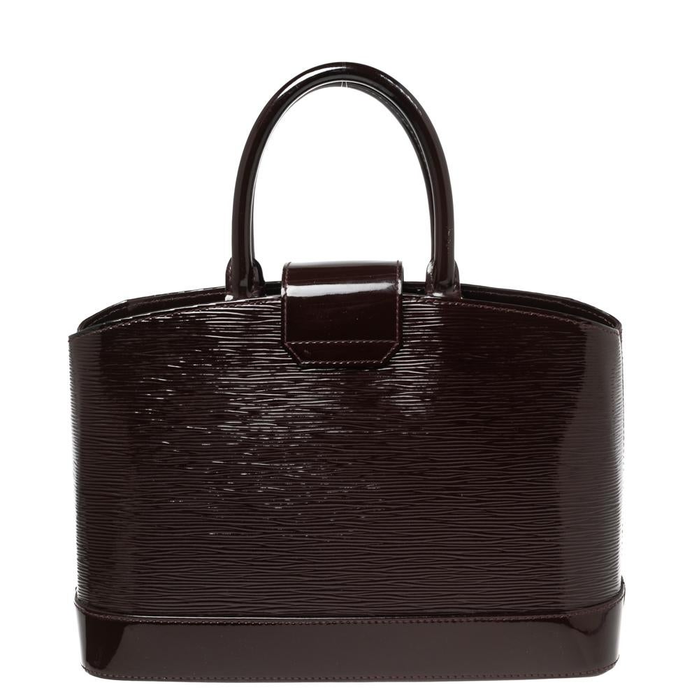 This LV Mirabeau PM bag is made from high-quality Electric Epi leather and designed to assist you every day. The bag carries a turn-lock that leads to an Alcantara-lined interior to dutifully carry your essentials. Two handles are provided for you