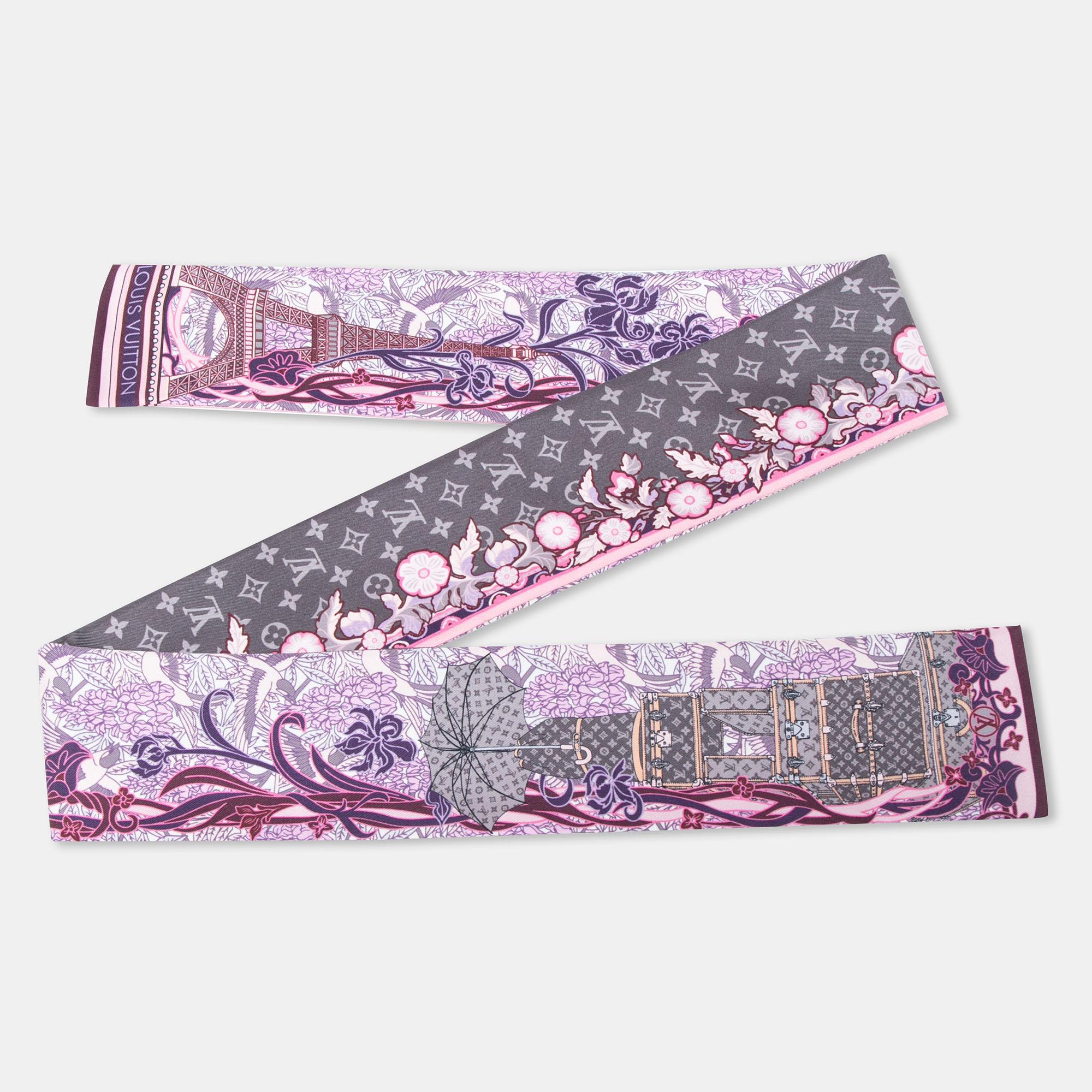 For a touch of class and sophistication, this beautiful bandeau scarf is the perfect accessory for every wardrobe. Made from silk, the creation is tinted in beautiful hues and also features the label's iconic monogram motifs. It is adorned with