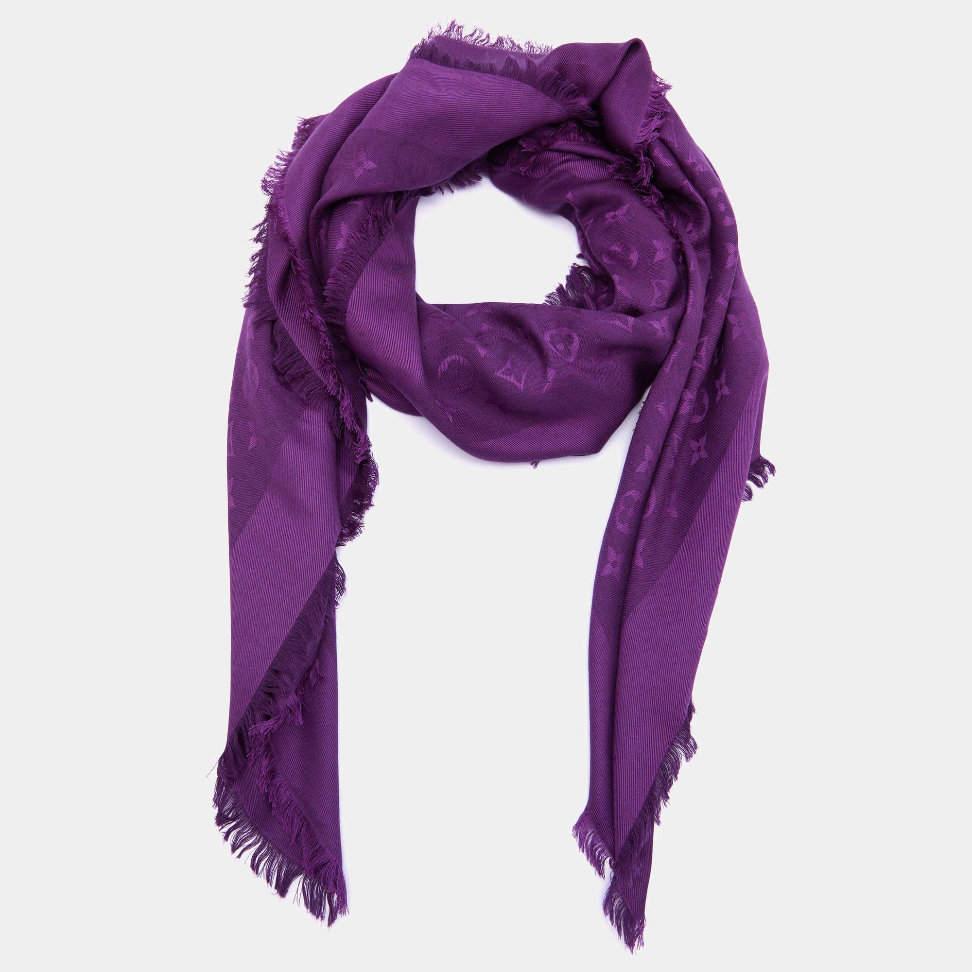 For days when you want your accessory to essay your style, this Louis Vuitton shawl is perfect. It carries a gorgeous shade with the signature monogram all over it. This shawl is created from quality fabrics for a luxurious feel and is completed