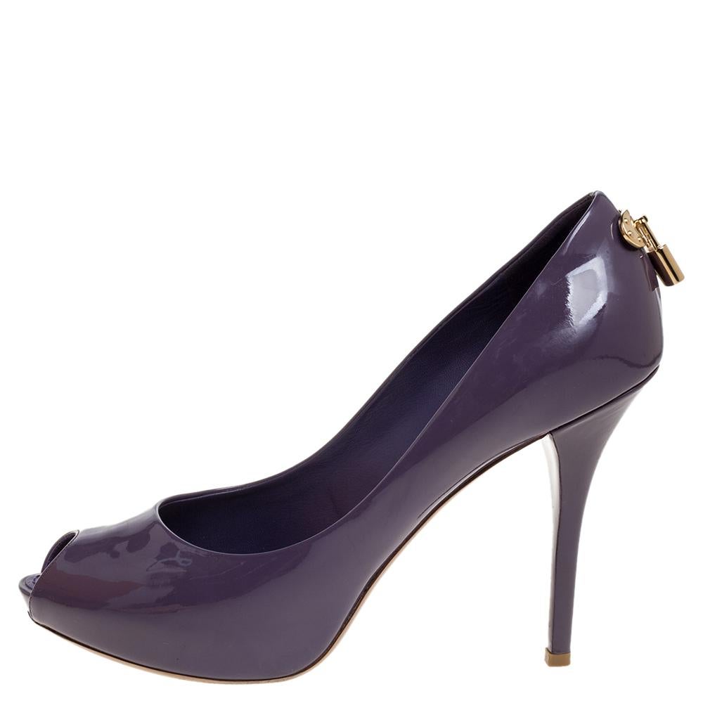How splendid and glorious are these Oh Really! pumps from Louis Vuitton! Ravishing in purple, they come crafted from patent leather and feature a peep-toe silhouette. They flaunt an artistic engraved gold-tone padlock detailing on the heel counters