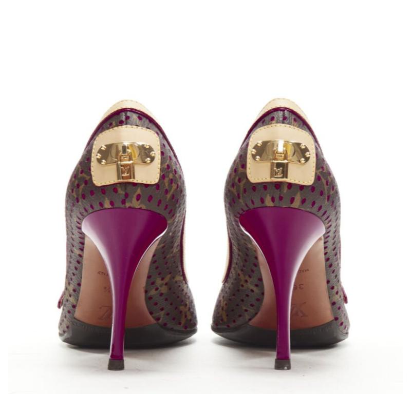 Louis Vuitton - Chaussures à talons compensés à bout ouvert avec monogramme, violettes, EU36,5
Référence : ANWU/A00959
Marque : Louis Vuitton
Designer : Marc Jacobs
MATERIAL : Toile, cuir
Couleur : violet, marron
Modèle : Logomania
Doublure : 