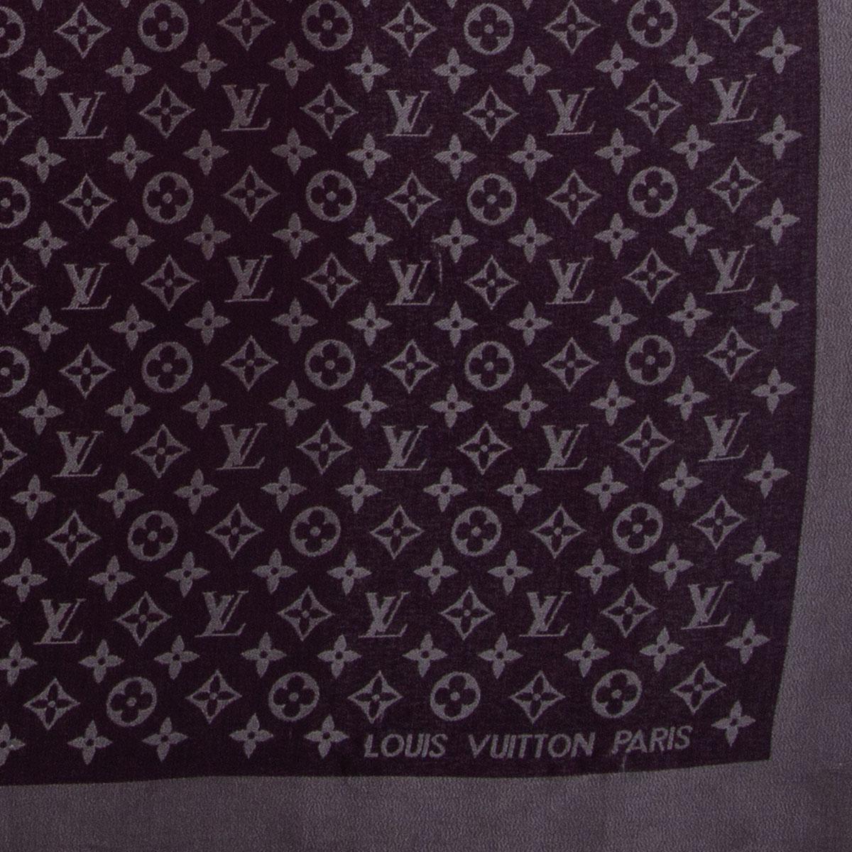 100% authentic Louis Vuitton Monogram Shine shawl in purple and metallic silver silk (50%), metal (30%) and wool (20%) jacquard featuring fringe finish. Has been worn with a drawn thread that is visible. Overall in excellent condition. 