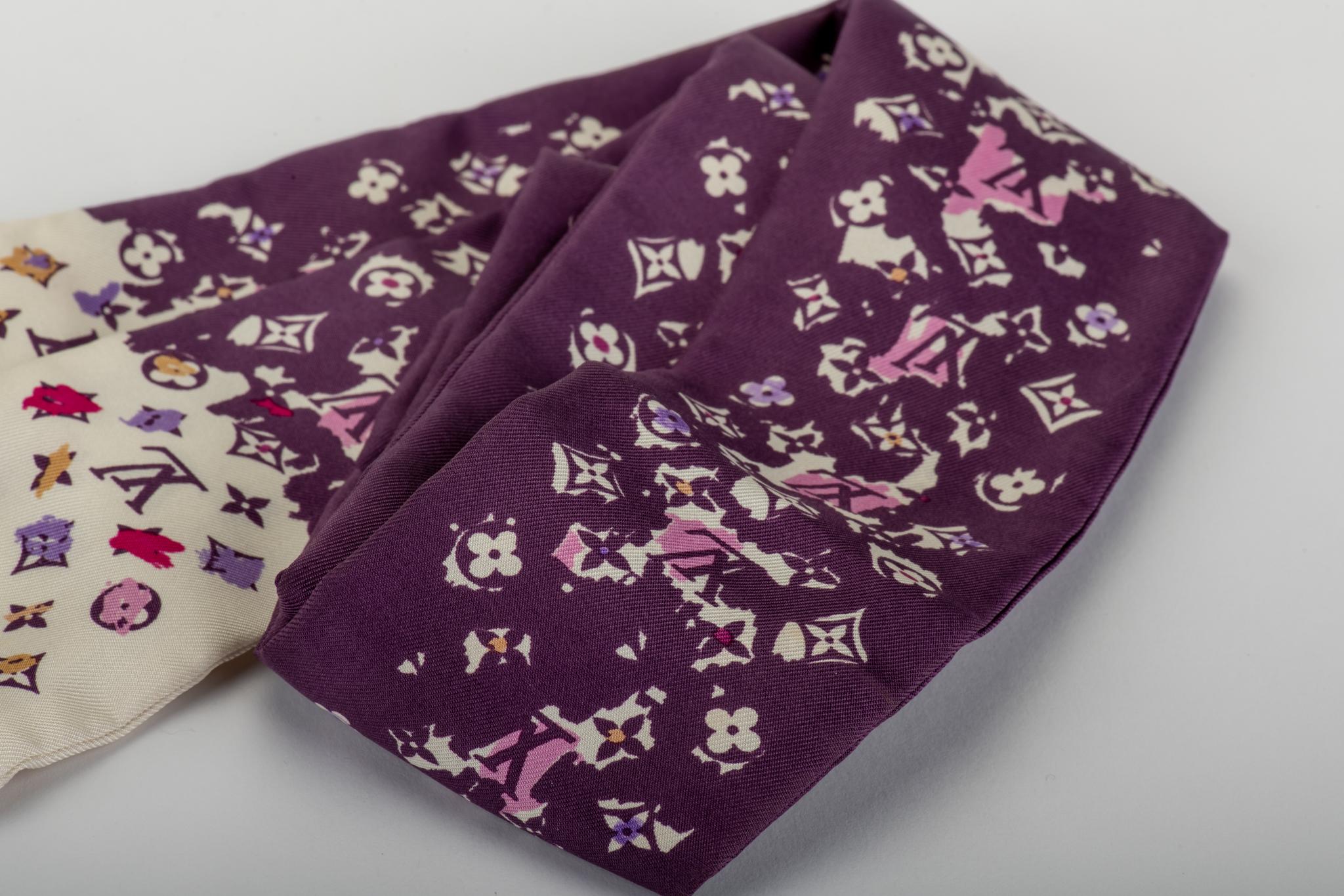  Louis Vuitton - Écharpe en sergé Maxi de soie violette Pour femmes 