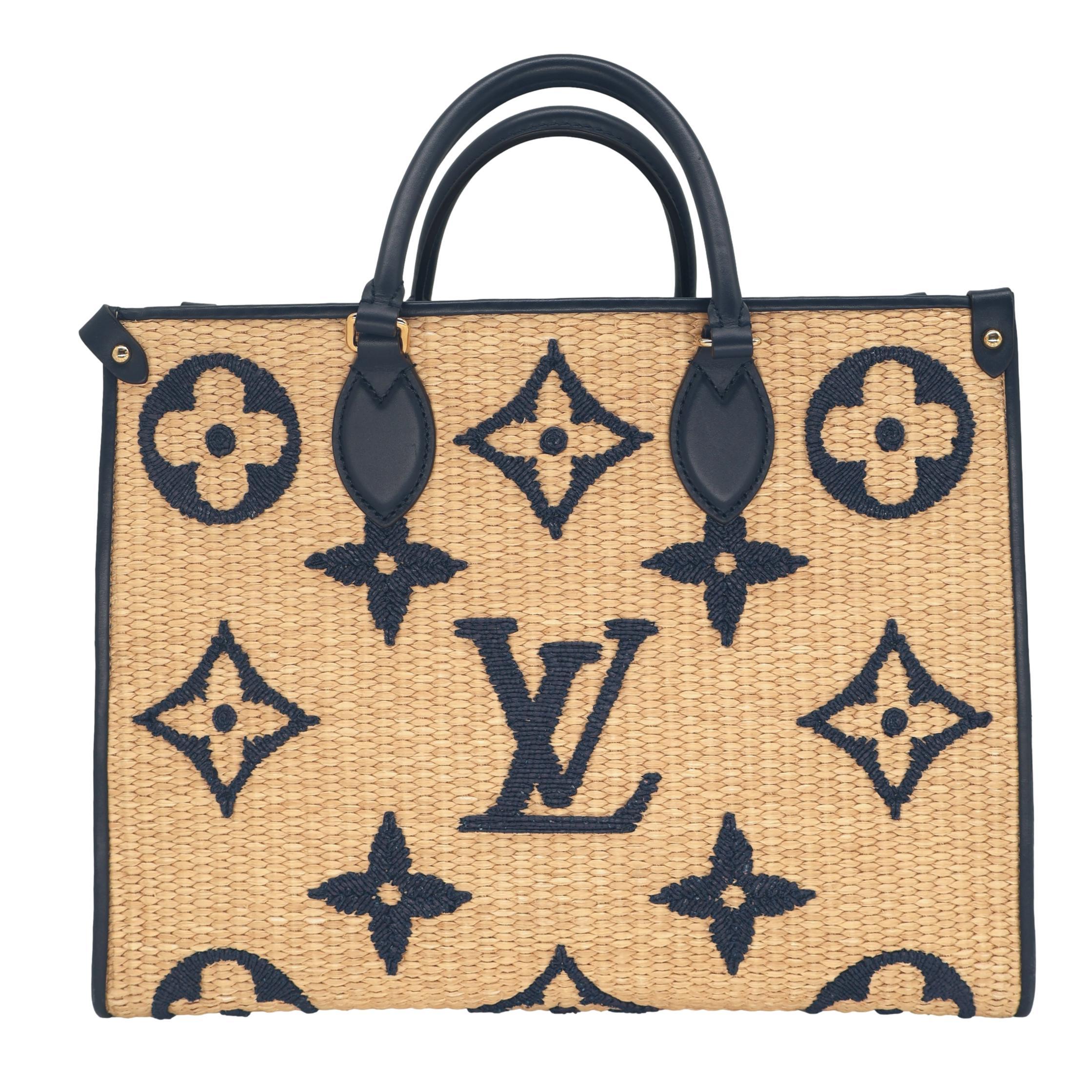 Louis Vuitton Raffia Giant Monogram OnTheGo MM Navy Shoulder Tote Bag, 2021. In Good Condition For Sale In Banner Elk, NC