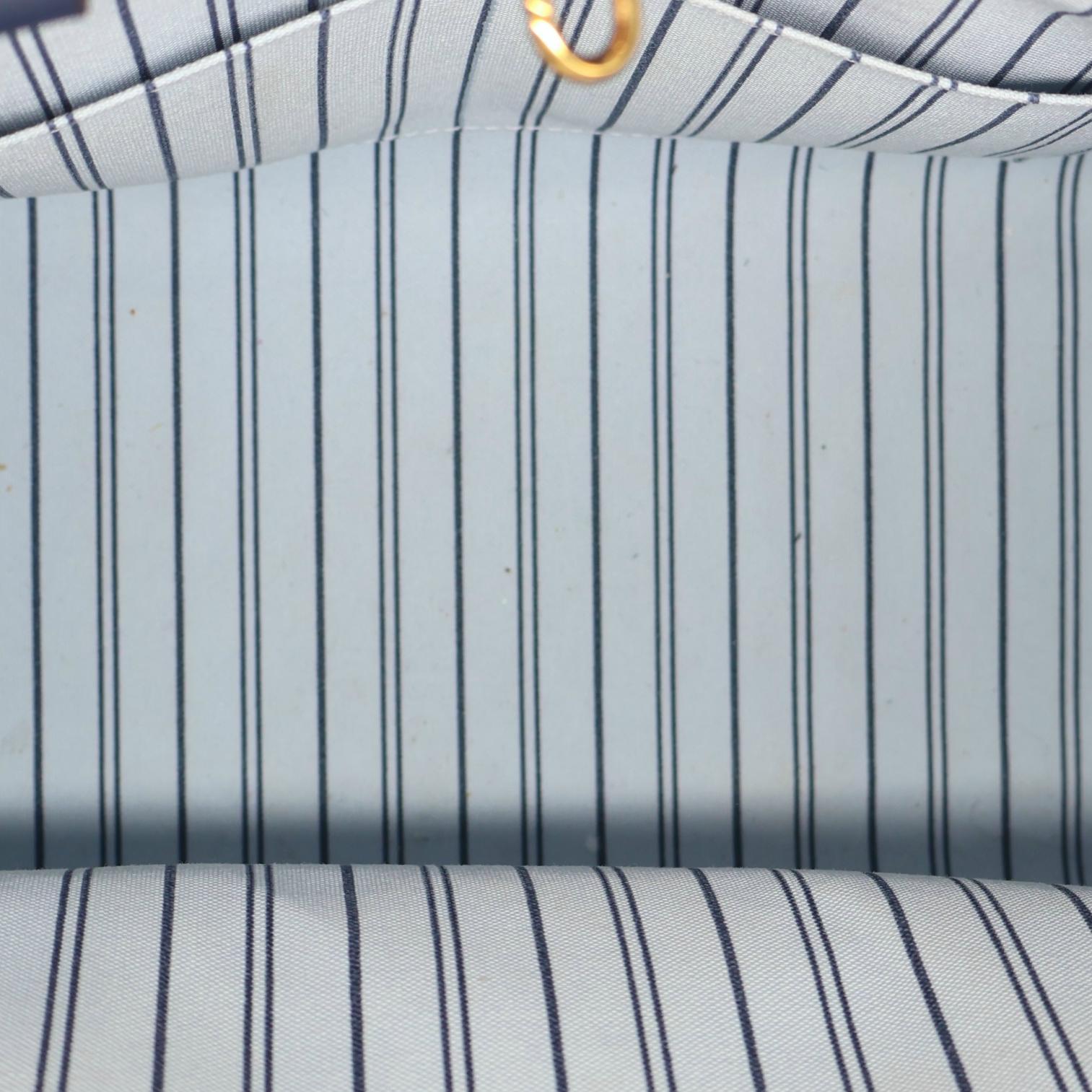 Louis Vuitton Raffia Giant Monogram OnTheGo MM Navy Shoulder Tote Bag, 2021. For Sale 5
