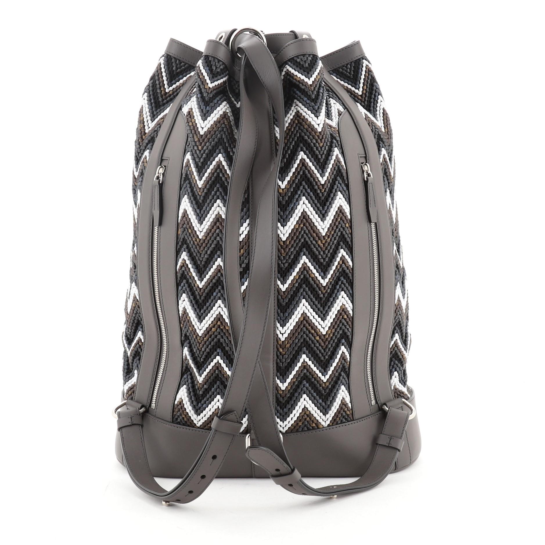 Louis Vuitton Randonnee Rucksack Chevron Canvas GM
Brauner Multicolor-Leinwand Chevron

Zustand Details: Abnutzungserscheinungen an der Basis, Kratzer, Schrammen und kleine Flecken an den Lederbesätzen, Kratzer an den Beschlägen.

45799MSC

Höhe