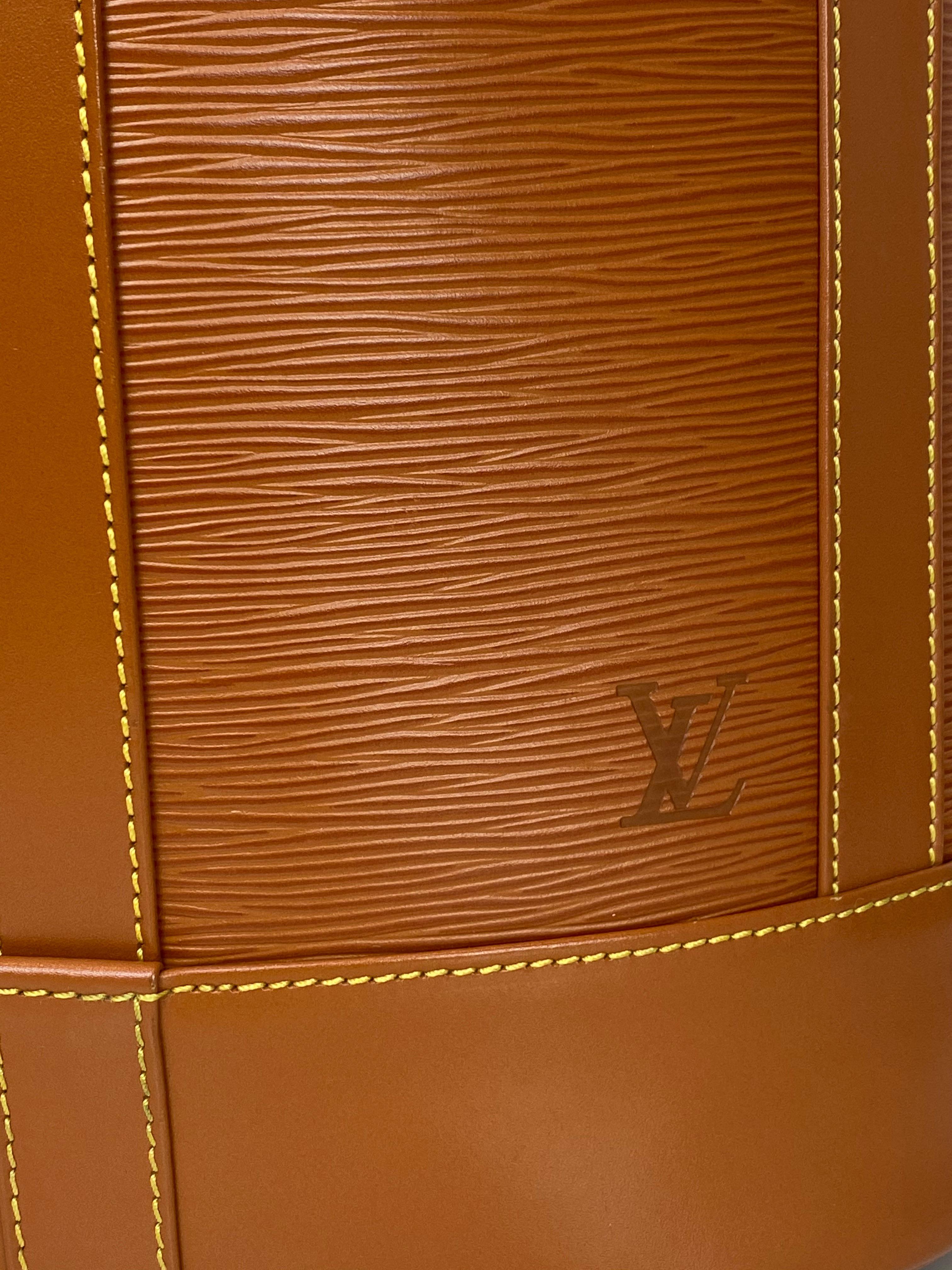 Louis Vuitton Randonnee PM in Cipango Gold EPI Leather, France 1995. 3