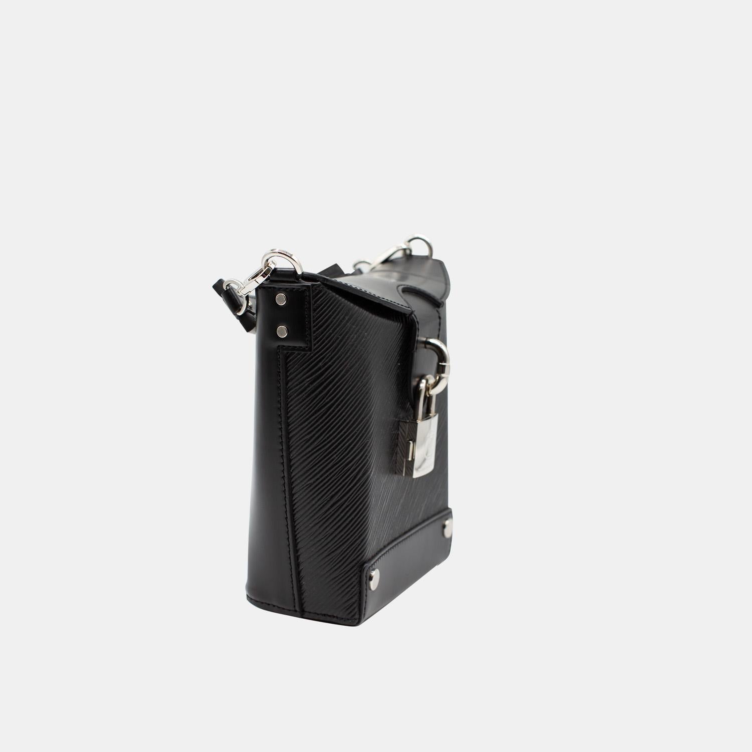 Louis Vuitton Rare Epi Small Bento Box In Black 2018 Runway In Excellent Condition For Sale In London, GB