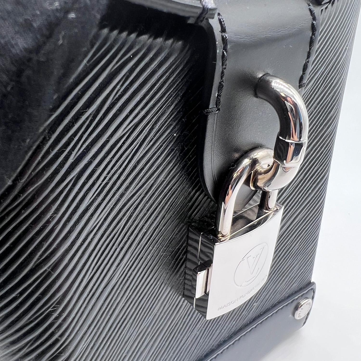 Louis Vuitton Rare Epi Small Bento Box In Black 2018 Runway For Sale 7