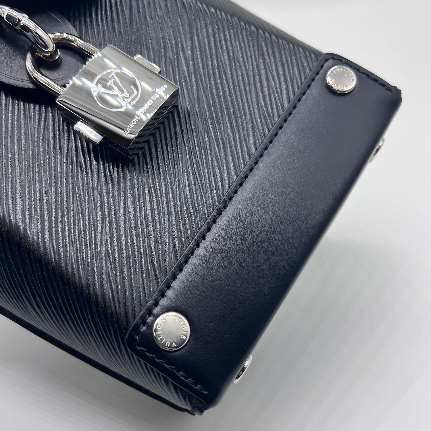 Louis Vuitton Rare Epi Small Bento Box In Black 2018 Runway For Sale 8