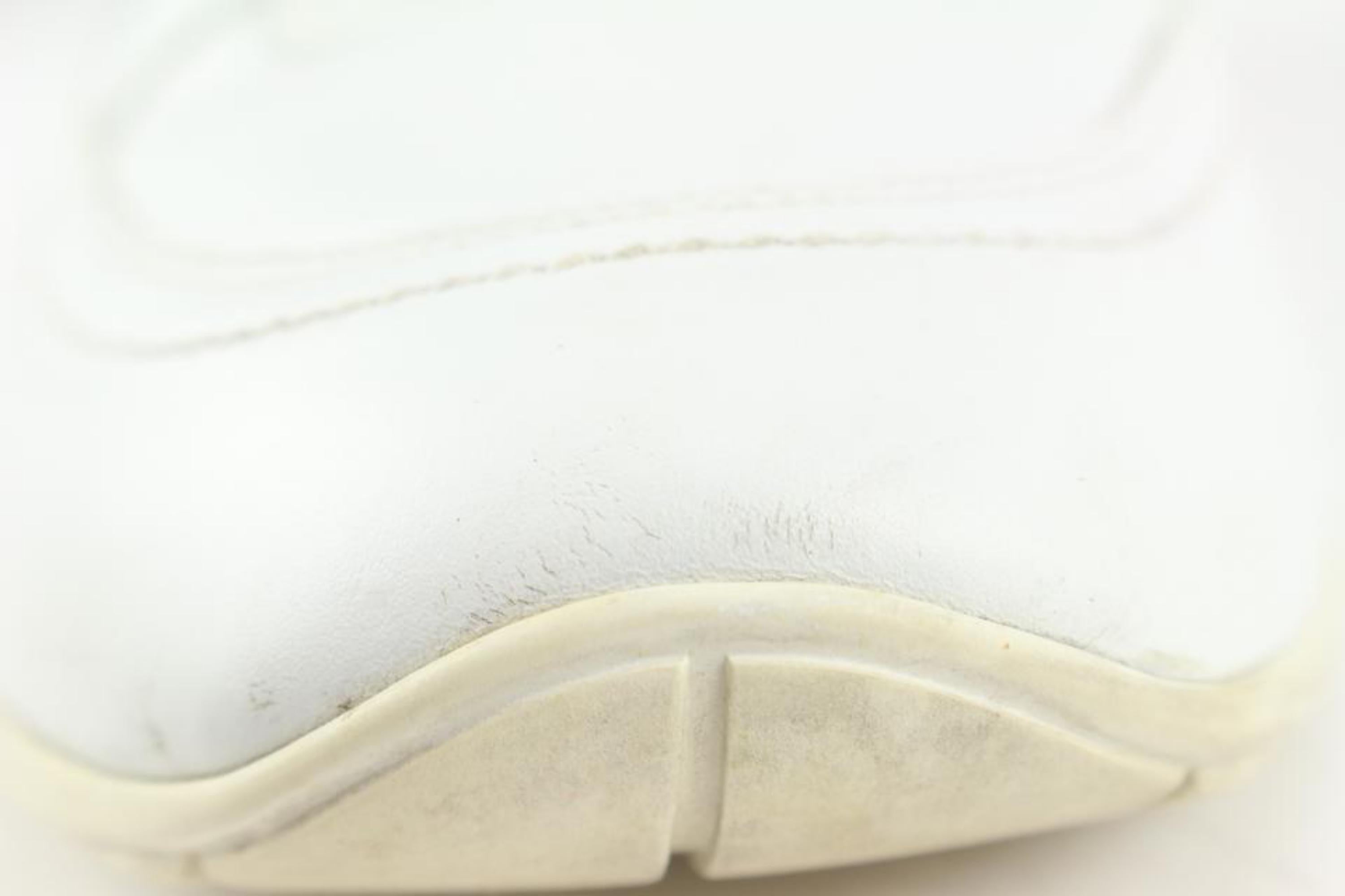 Louis Vuitton Rare Men's 10.5 US White Sneaker 5L1228 For Sale 7