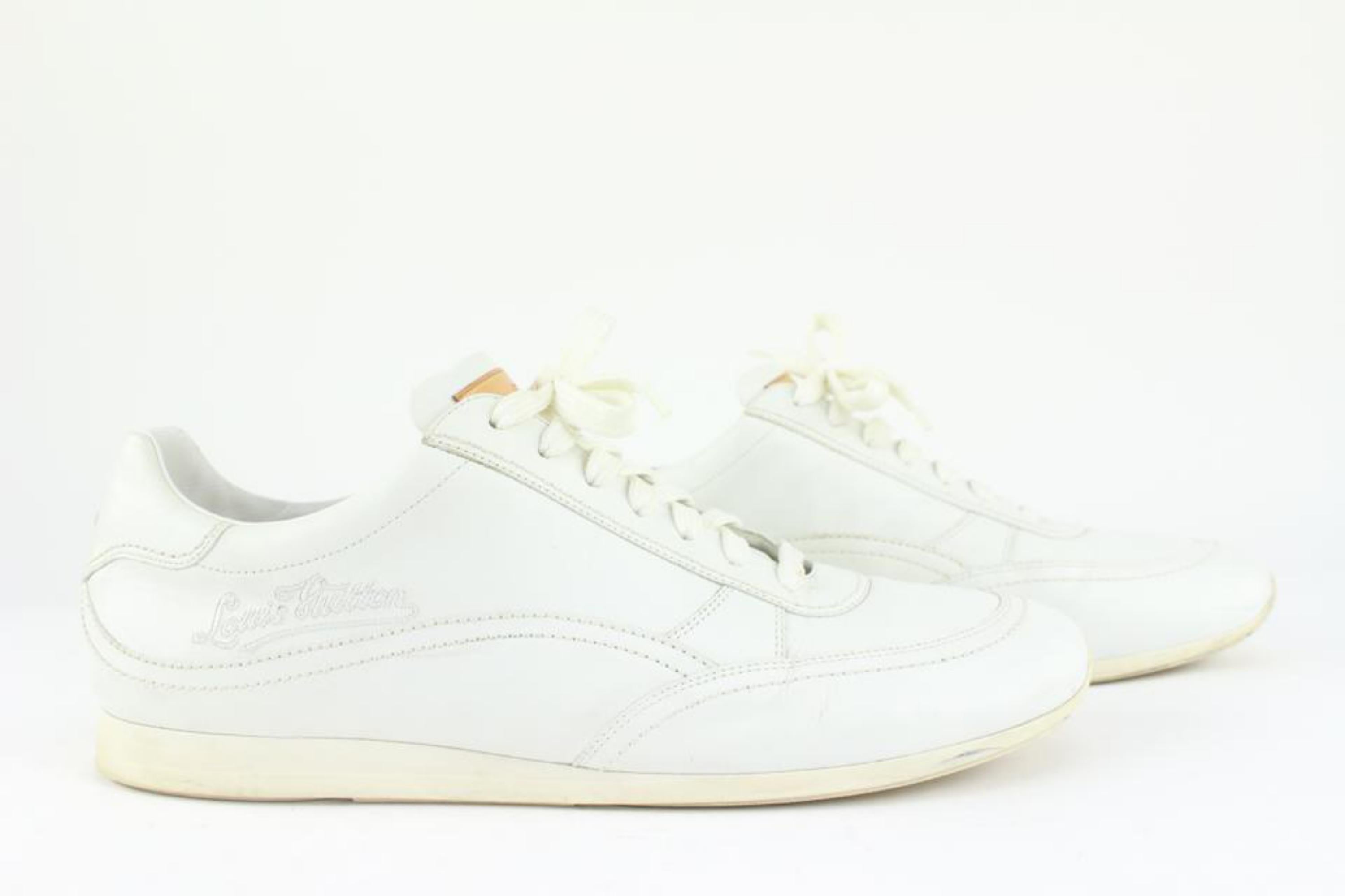 Louis Vuitton Rare Men's 10.5 US White Sneaker 5L1228 In Good Condition For Sale In Dix hills, NY