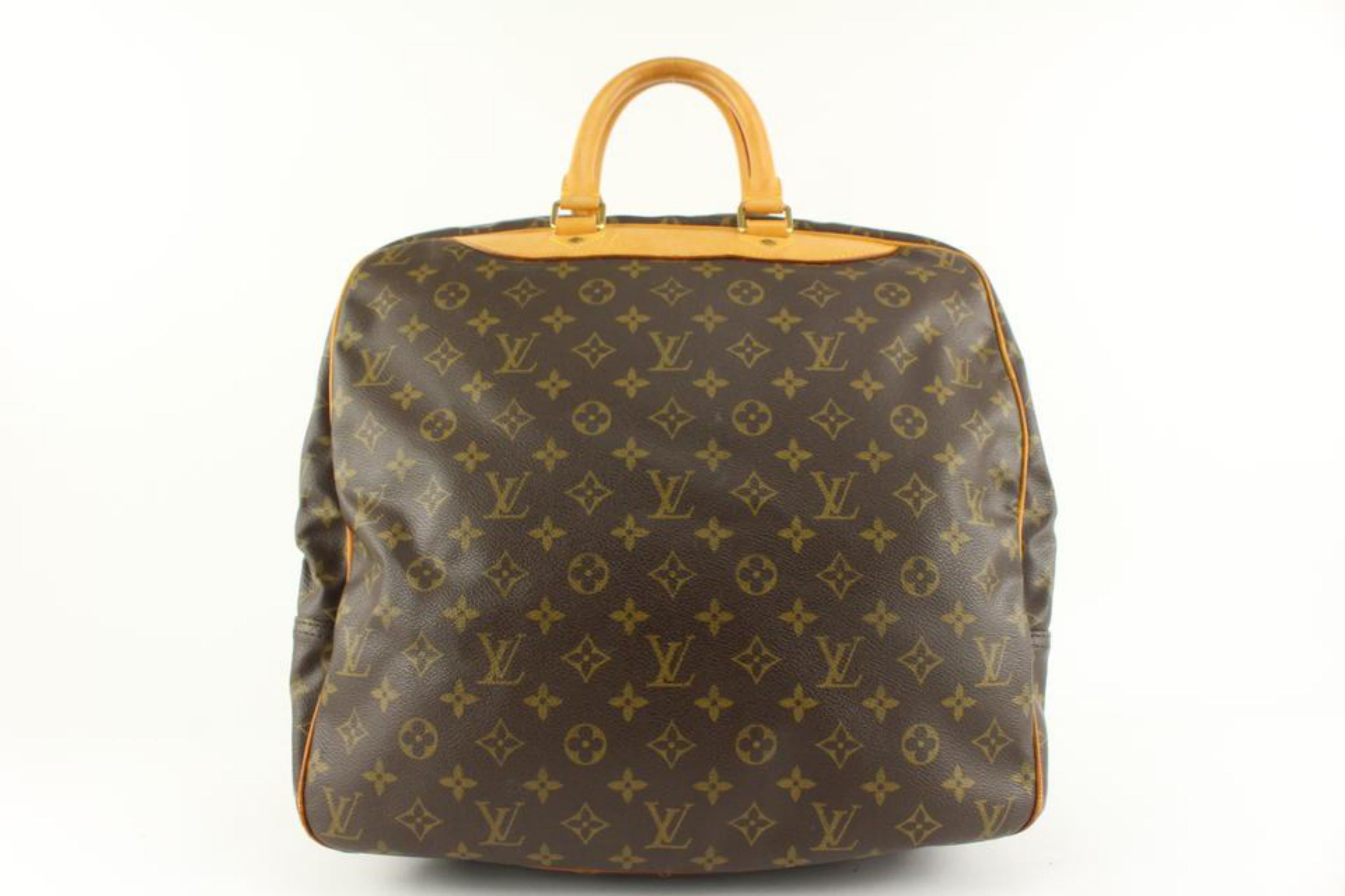 Louis Vuitton Rare Small Size Monogram Sac Evasion Sports Bag 1222lv25 In Good Condition For Sale In Dix hills, NY