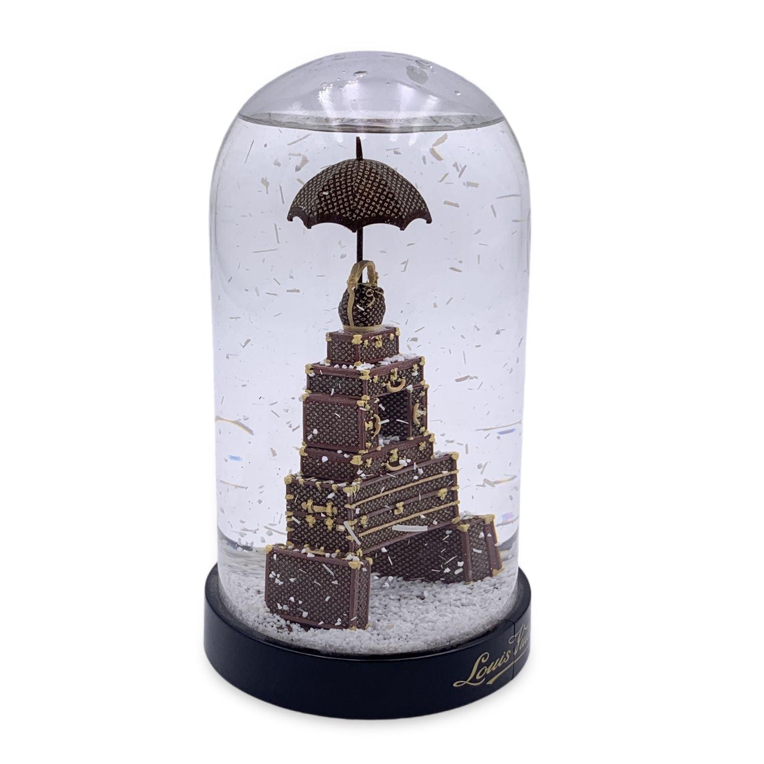 Grigio Louis Vuitton Raro Snow Globe Valigia Torre Eiffel Home Decor in vendita