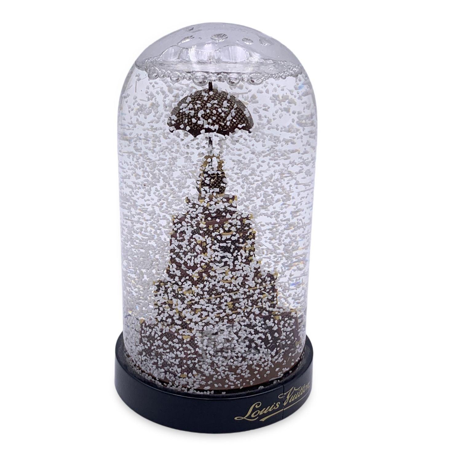 Louis Vuitton Raro Snow Globe Valigia Torre Eiffel Home Decor In condizioni ottime in vendita a Rome, Rome
