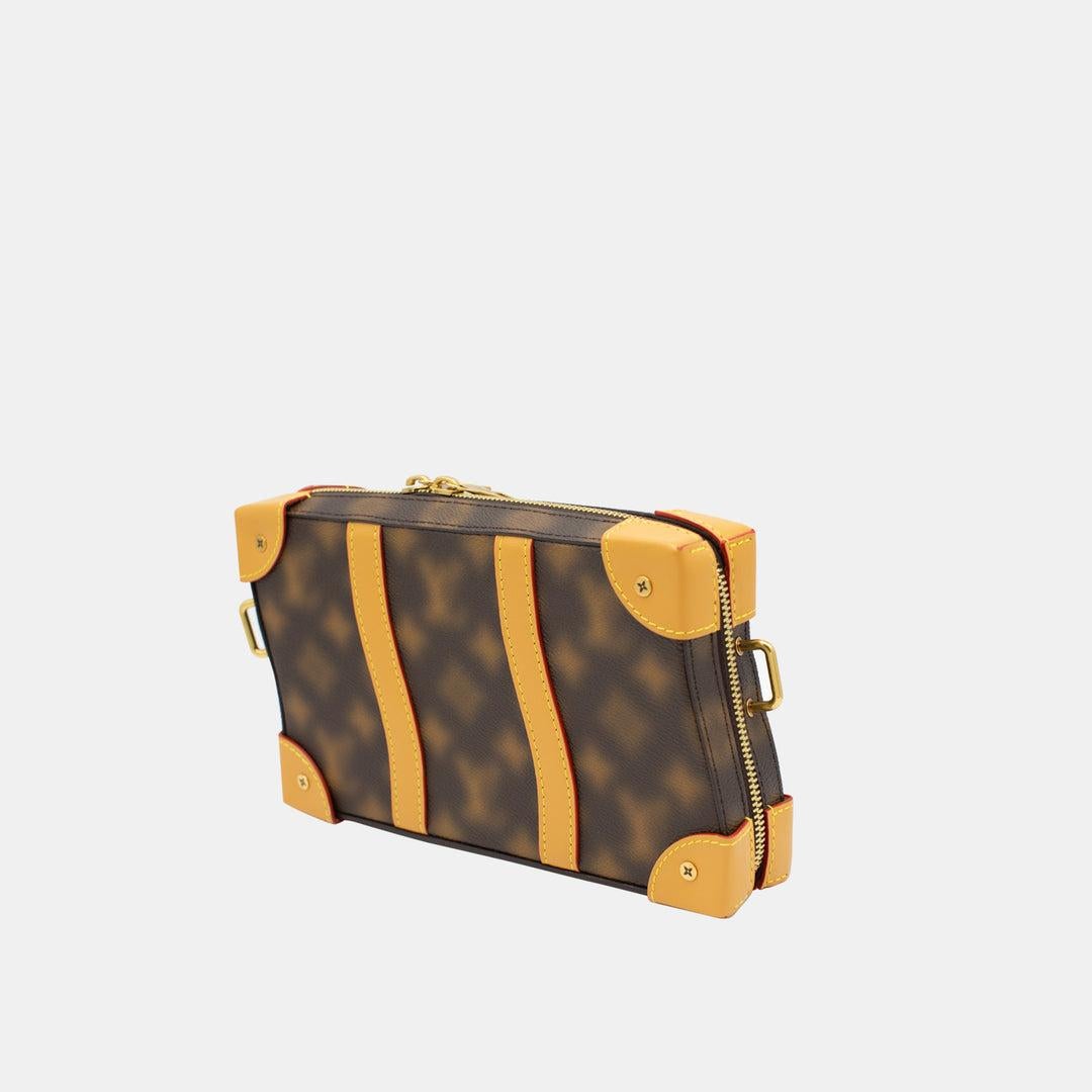 Raro baúl blando Louis Vuitton Monograma borroso Lienzo Herrajes dorados Negro