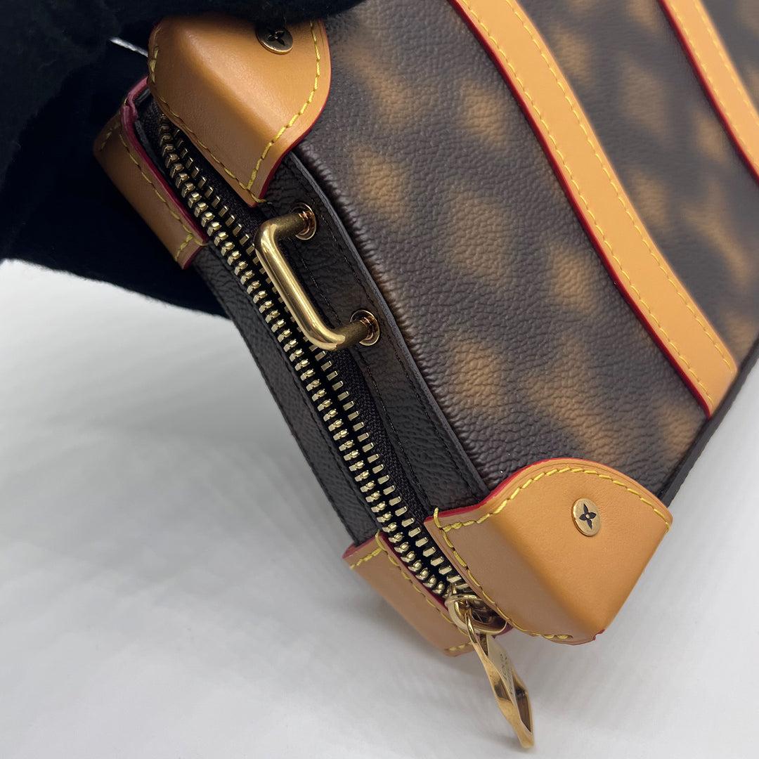 Raro baúl blando Louis Vuitton Monograma borroso Lienzo Herrajes dorados 5