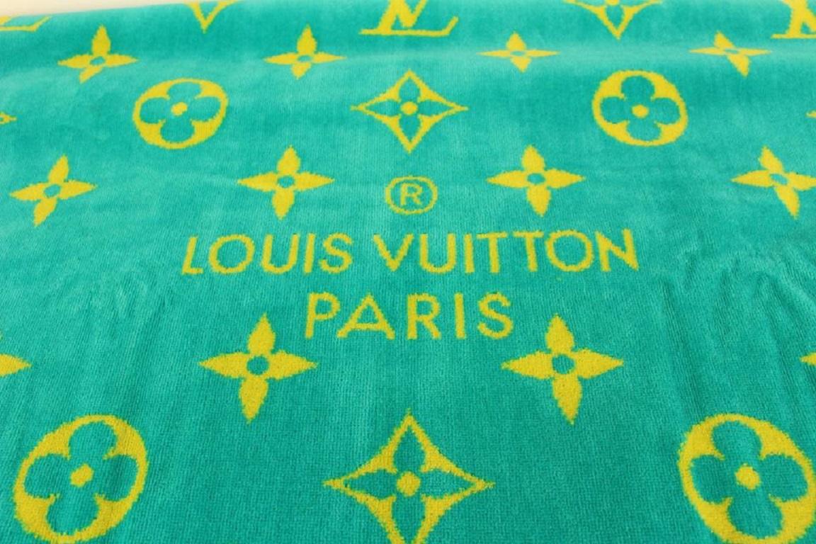 Louis Vuitton Rare Teal x Yellow Monogram Vuittamins Beach Towel 818lv47 For Sale 3