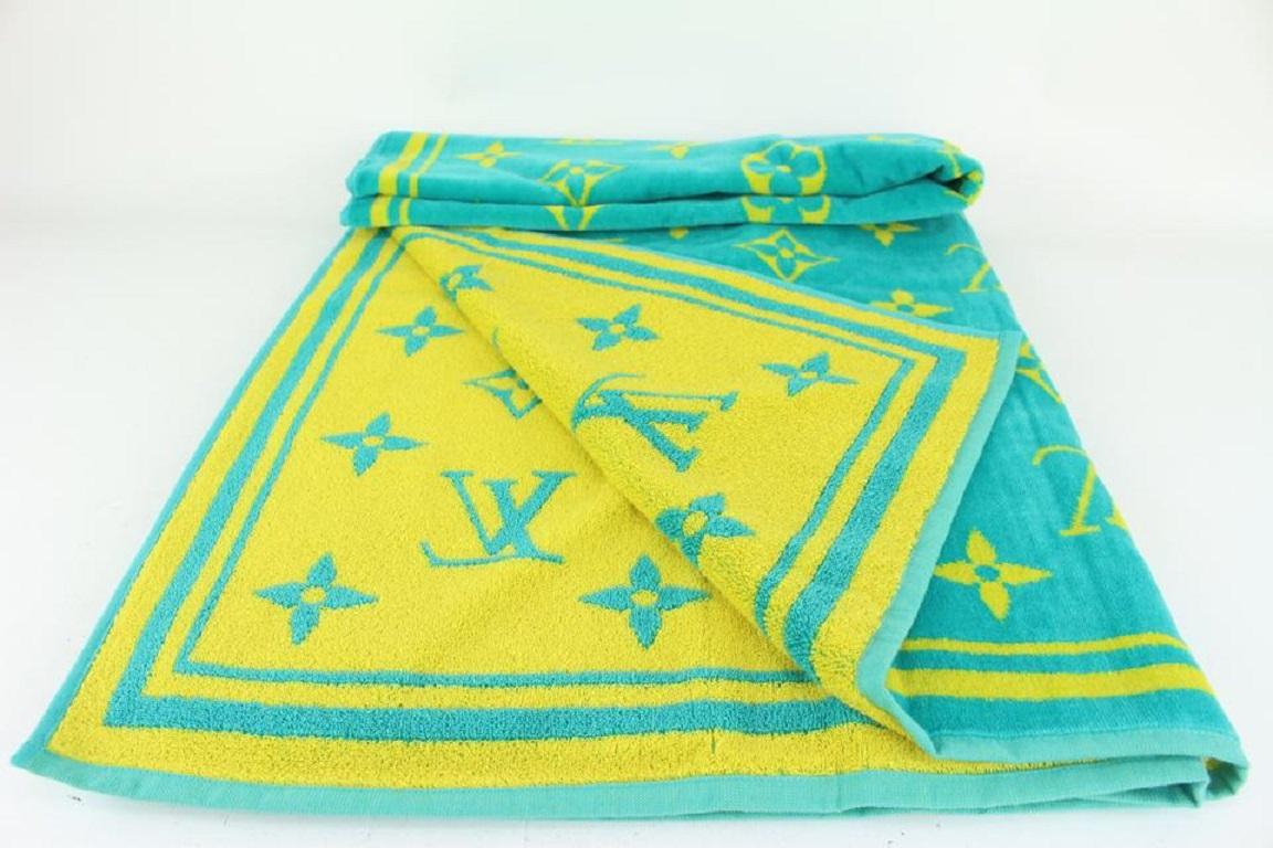 Bleu Louis Vuitton Rare serviette de plage Vuittamins bleu sarcelle x jaune monogramme 818lv47 en vente