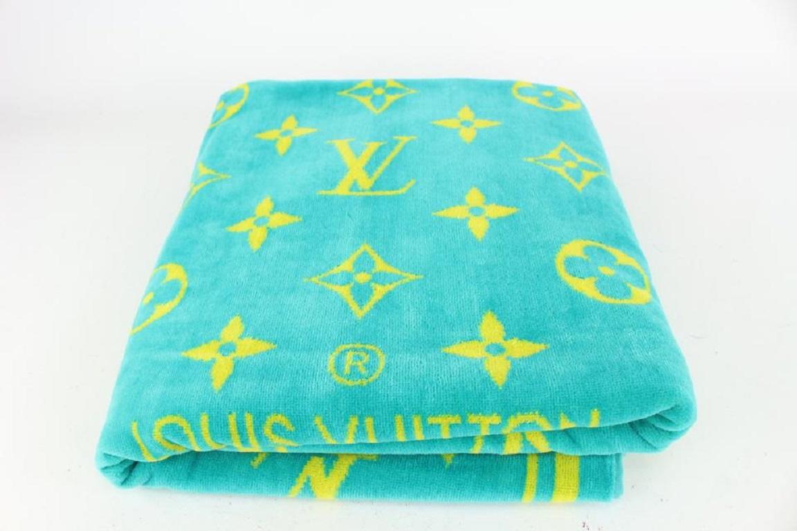 Louis Vuitton Rare Teal x Yellow Monogram Vuittamins Beach Towel 818lv47 In New Condition For Sale In Dix hills, NY