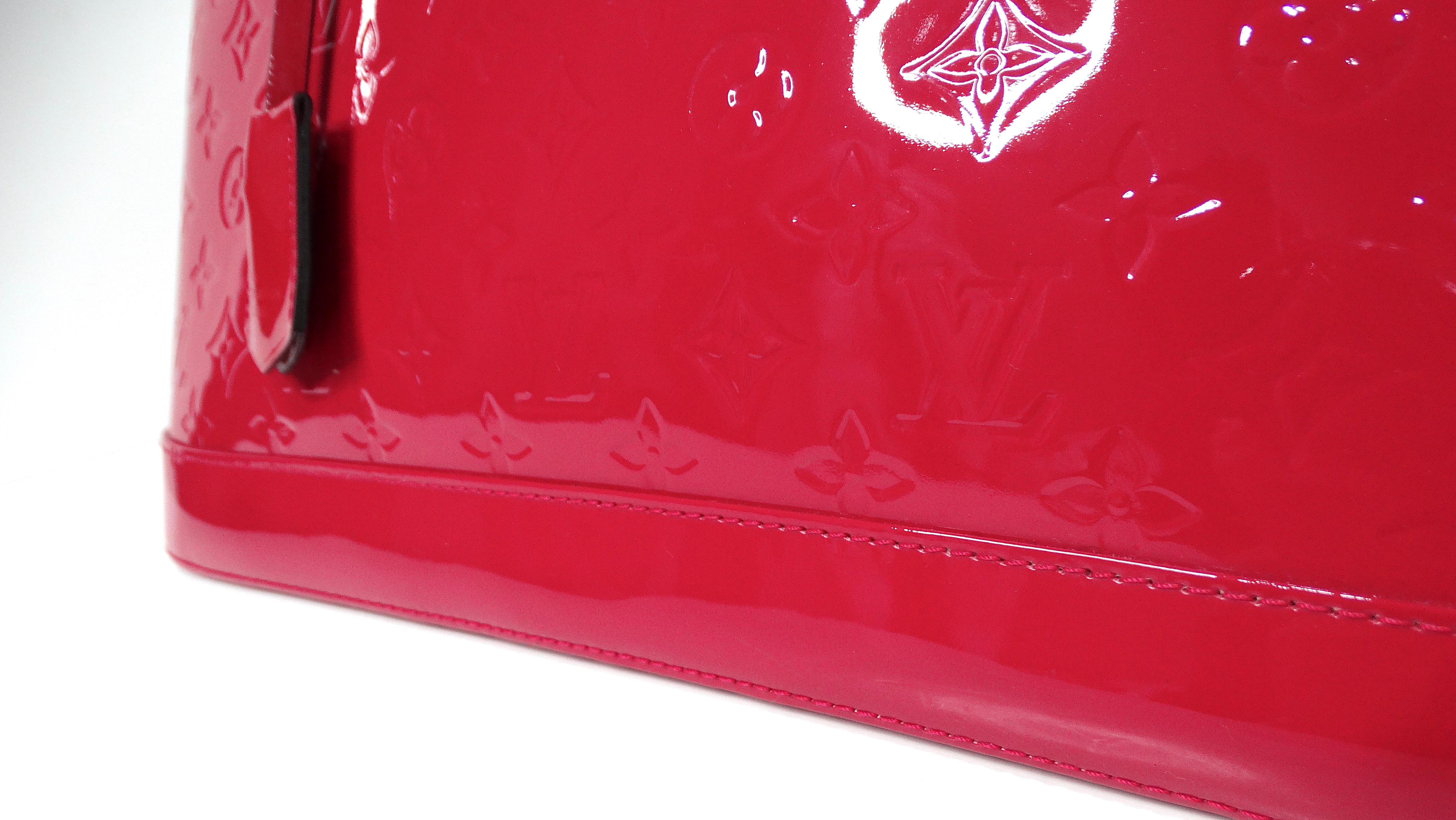 Louis Vuitton Rasberry Alma Monogram Vernis Patent Leather Handbag Rojo en venta