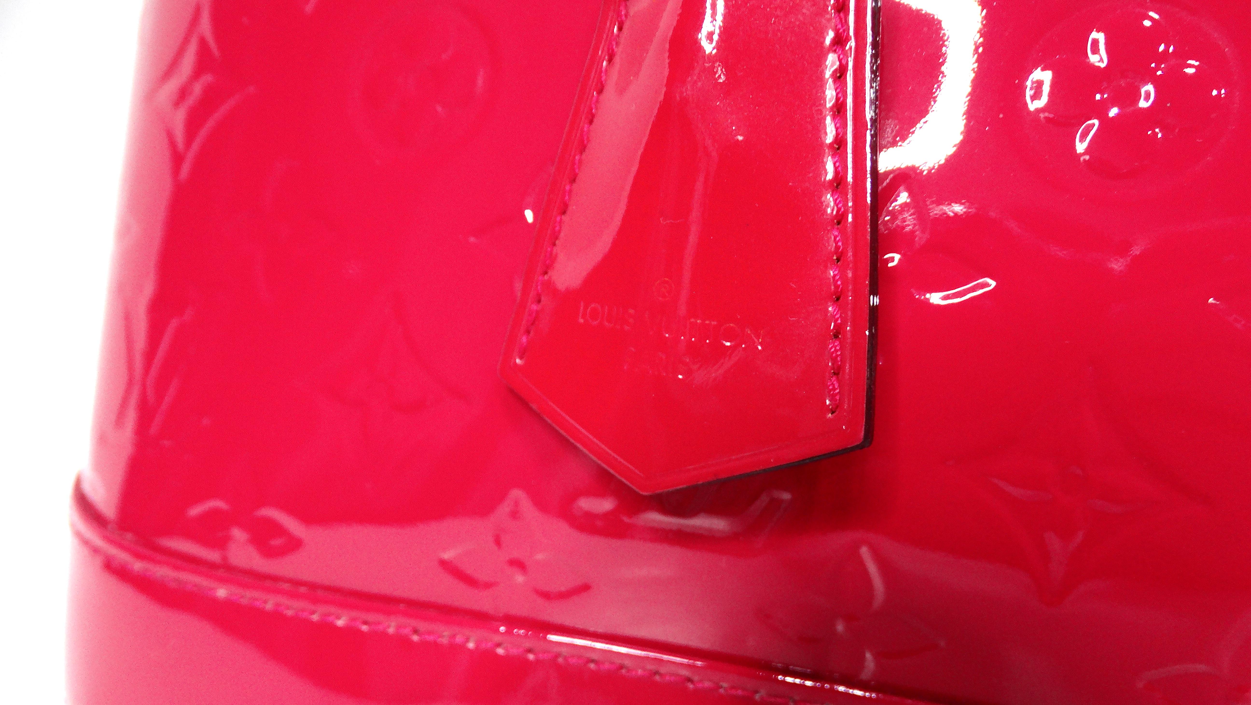 Louis Vuitton Rasberry Alma Monogram Vernis Patent Leather Handbag en Bueno estado para la venta en Scottsdale, AZ